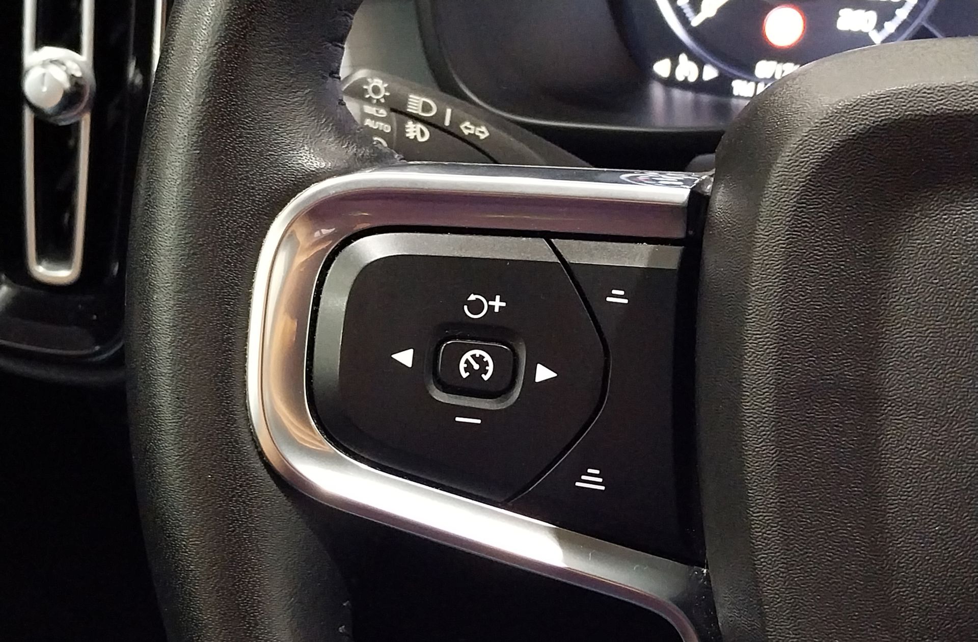 Volvo XC40 T3 Business Plus - foto 25