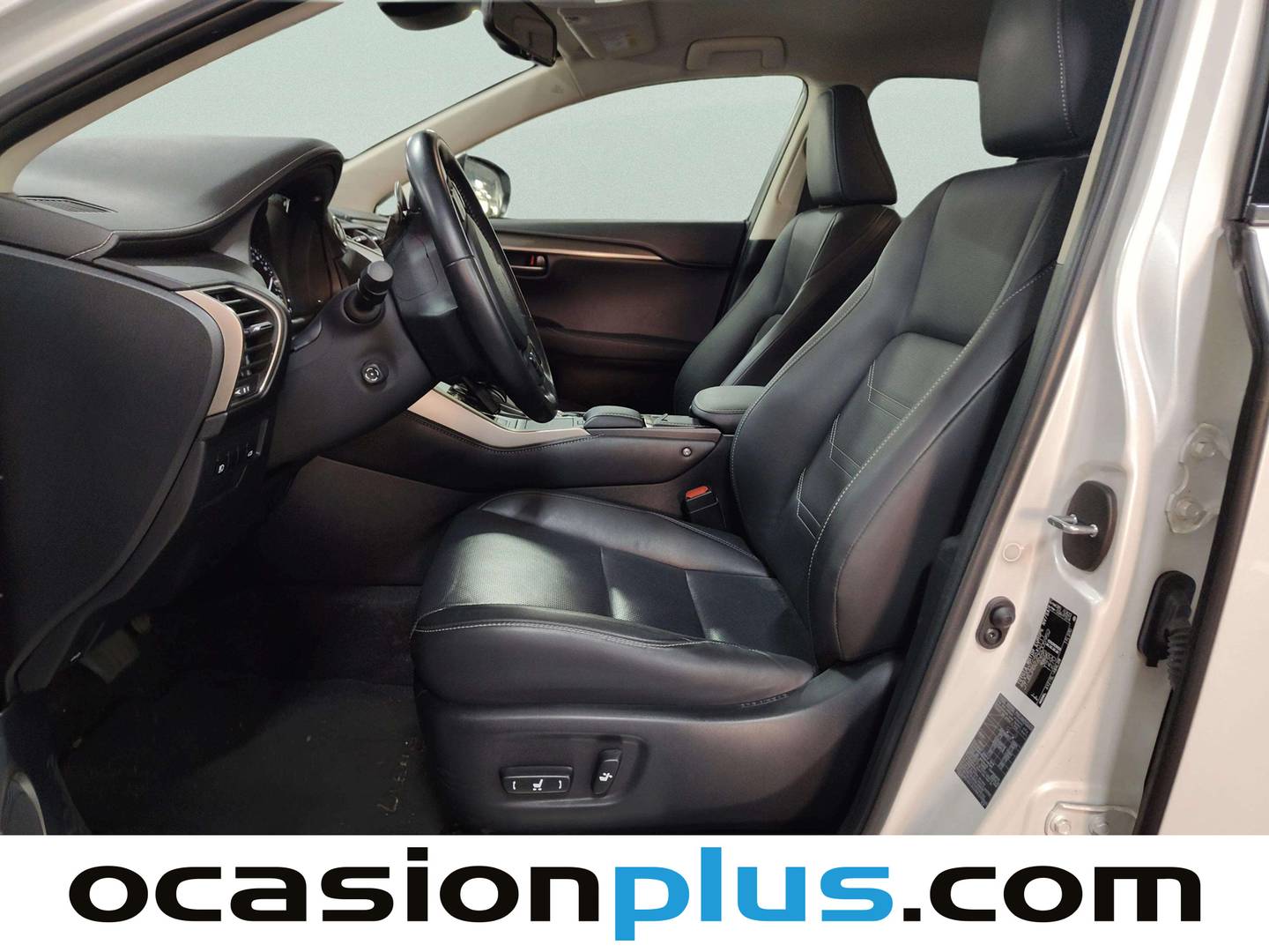 Foto asientos delanteros Lexus NX Lexus NX 300h Executive Navigation 4WD (197 CV)