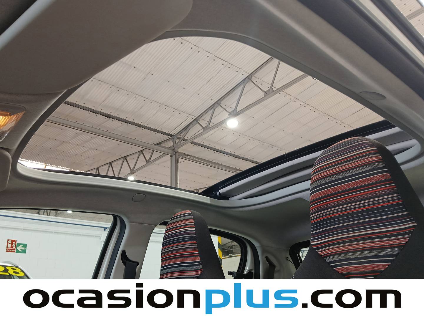 Extras y acabados del Citroën C1 Citroen C1 VTi 72 S&S Airscape Shine (72 CV)