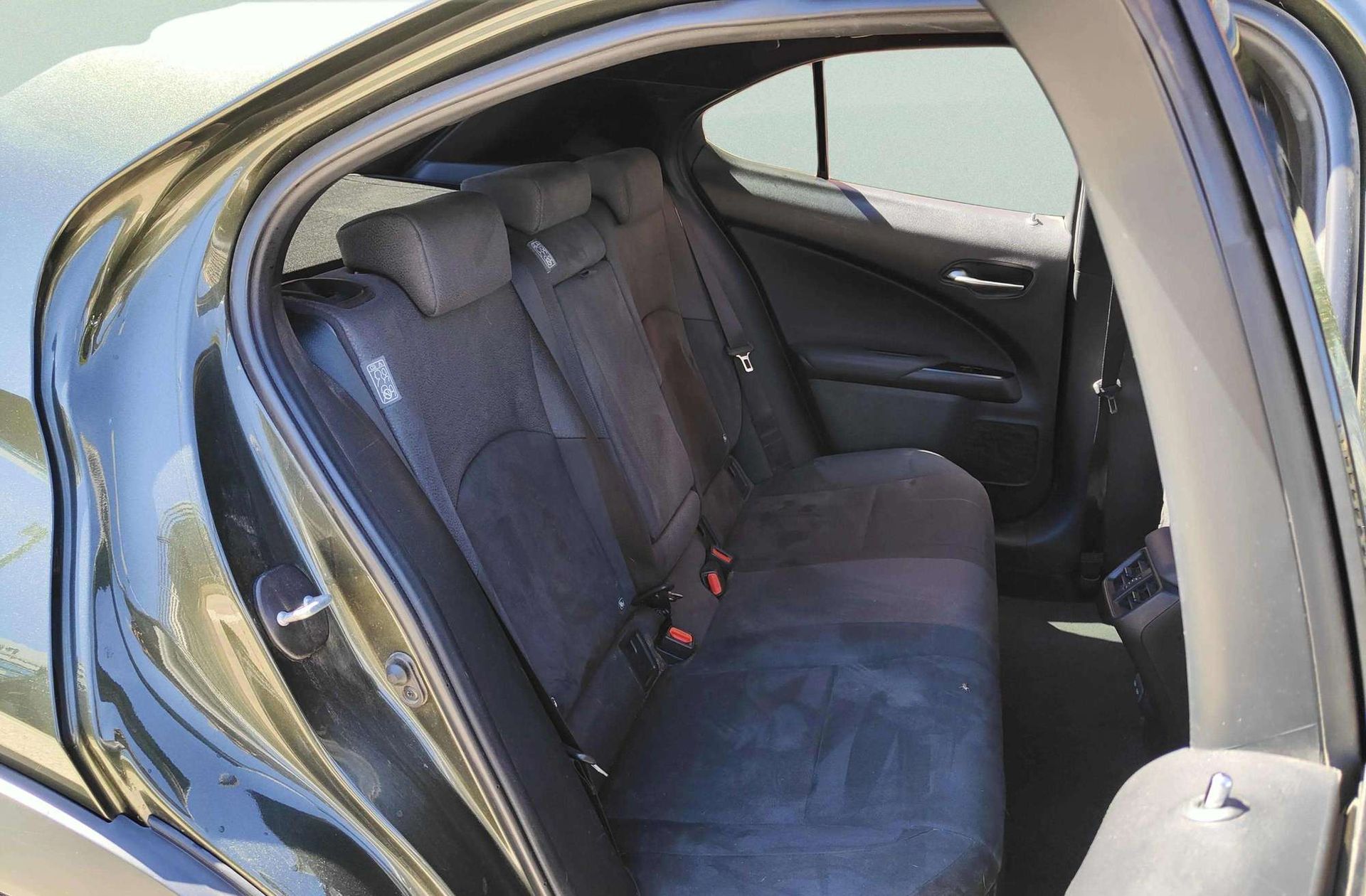 Lexus UX 250h Premium - foto 18
