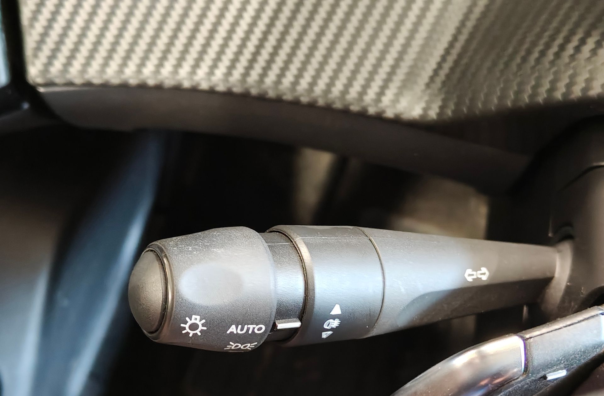 Peugeot 2008 Allure Hybrid eDCS6 - foto 26