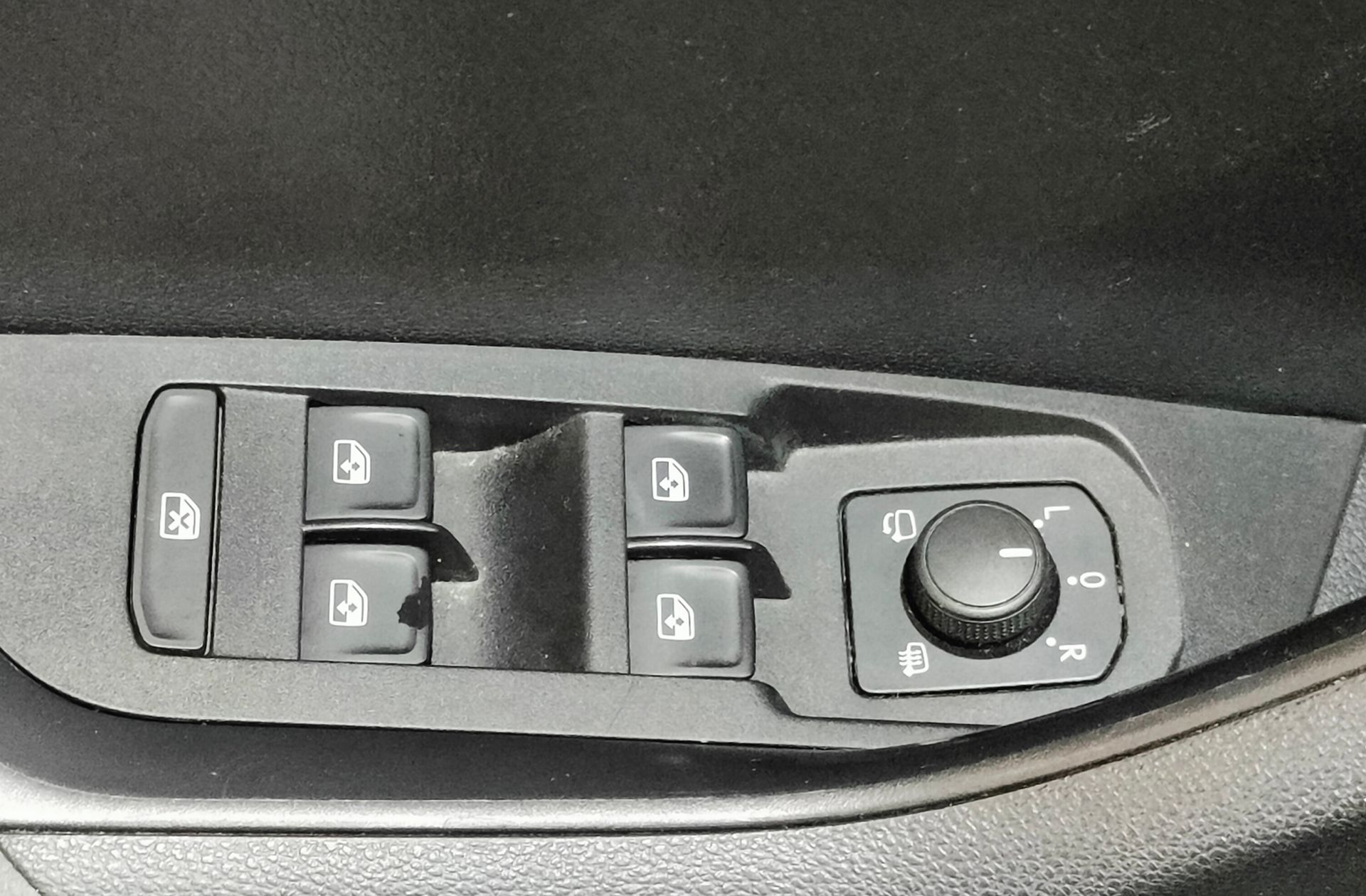 Škoda Karoq 1.6 TDI Ambition - foto 23