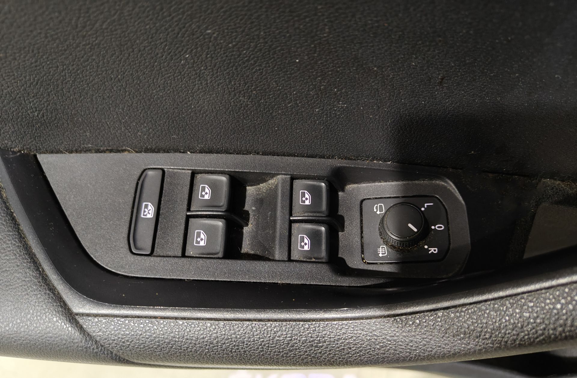 Škoda Karoq 1.0 TSI Ambition DSG - foto 20