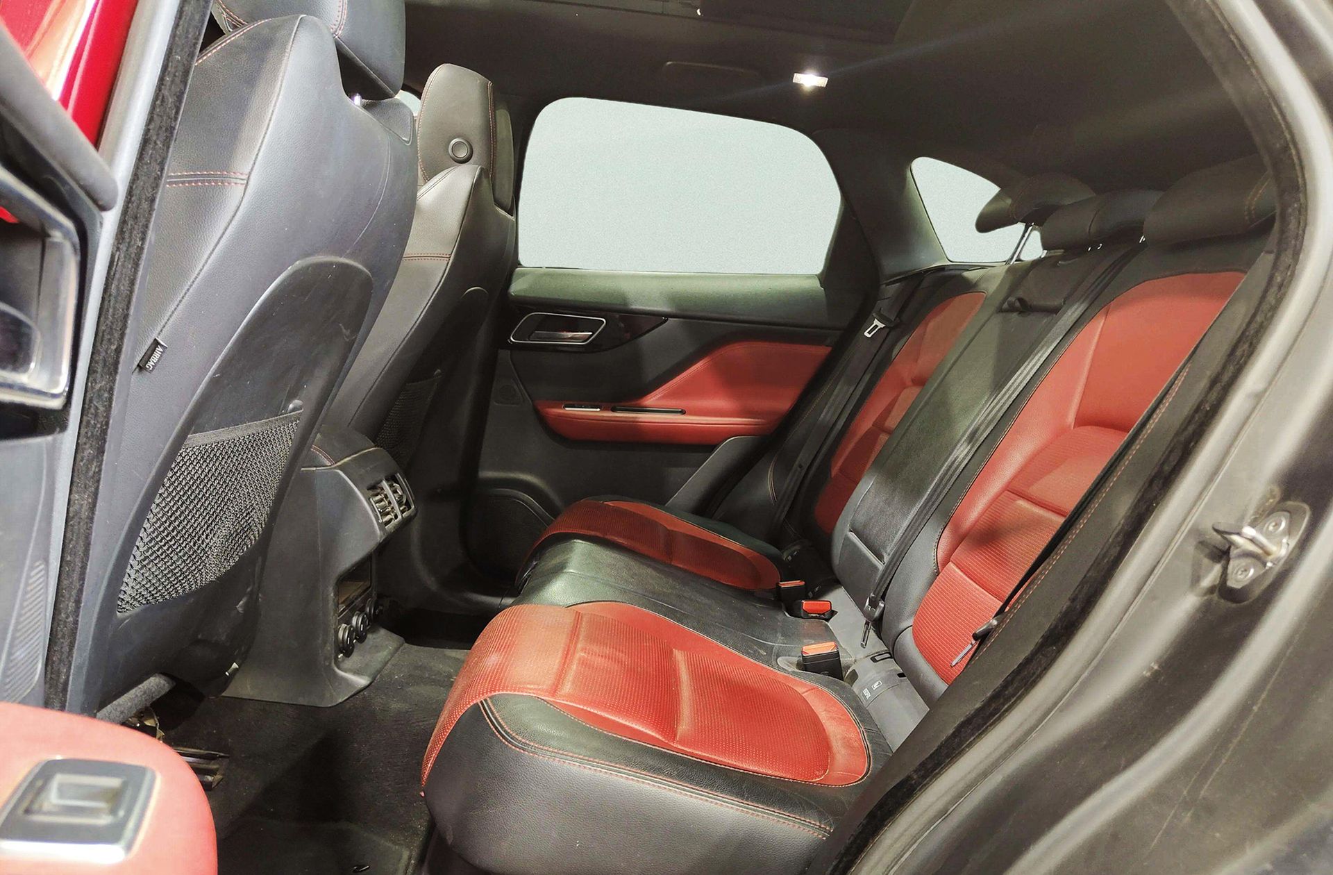 Jaguar F-Pace 2.0L i4D R-Sport AWD - foto 17
