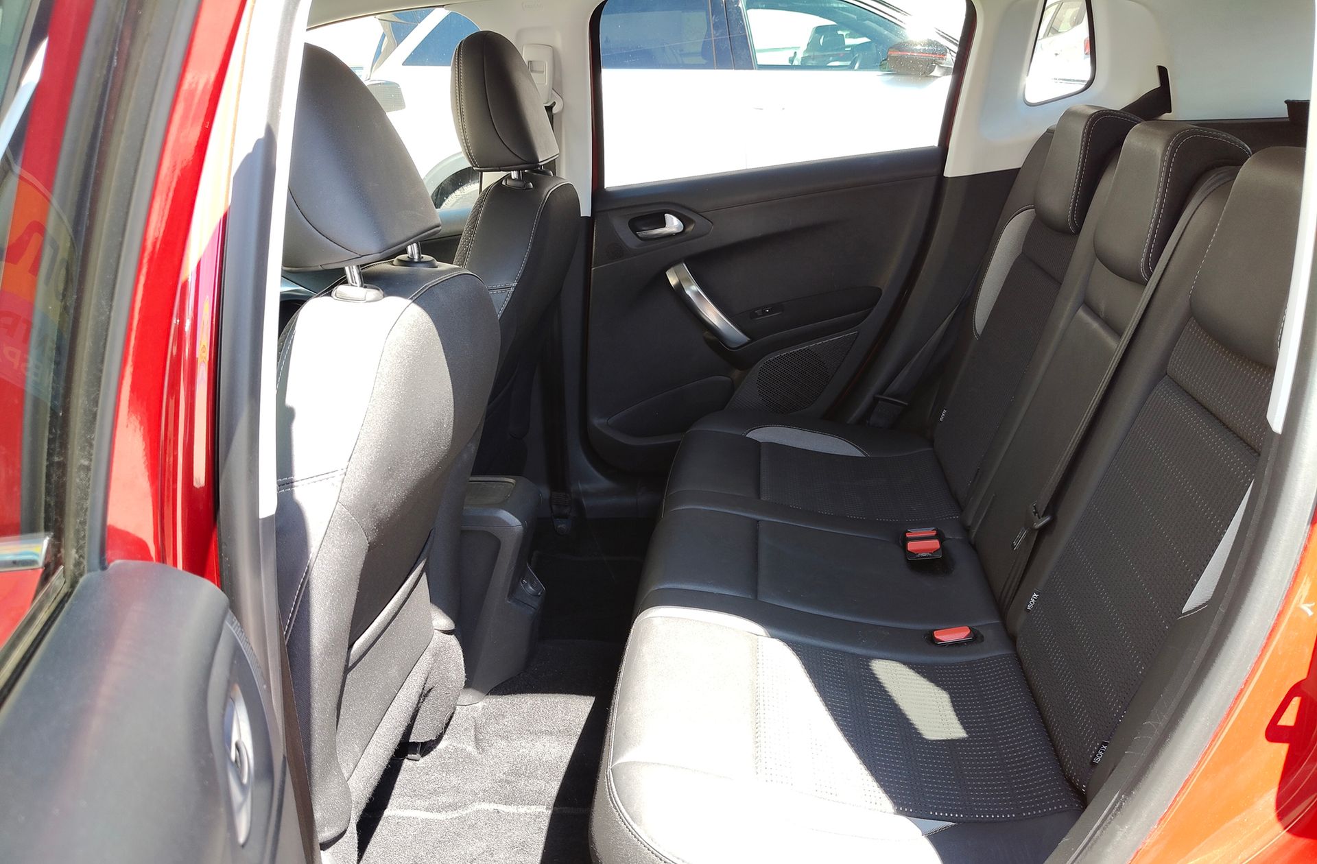 Peugeot 2008 PureTech 110 Allure - foto 12