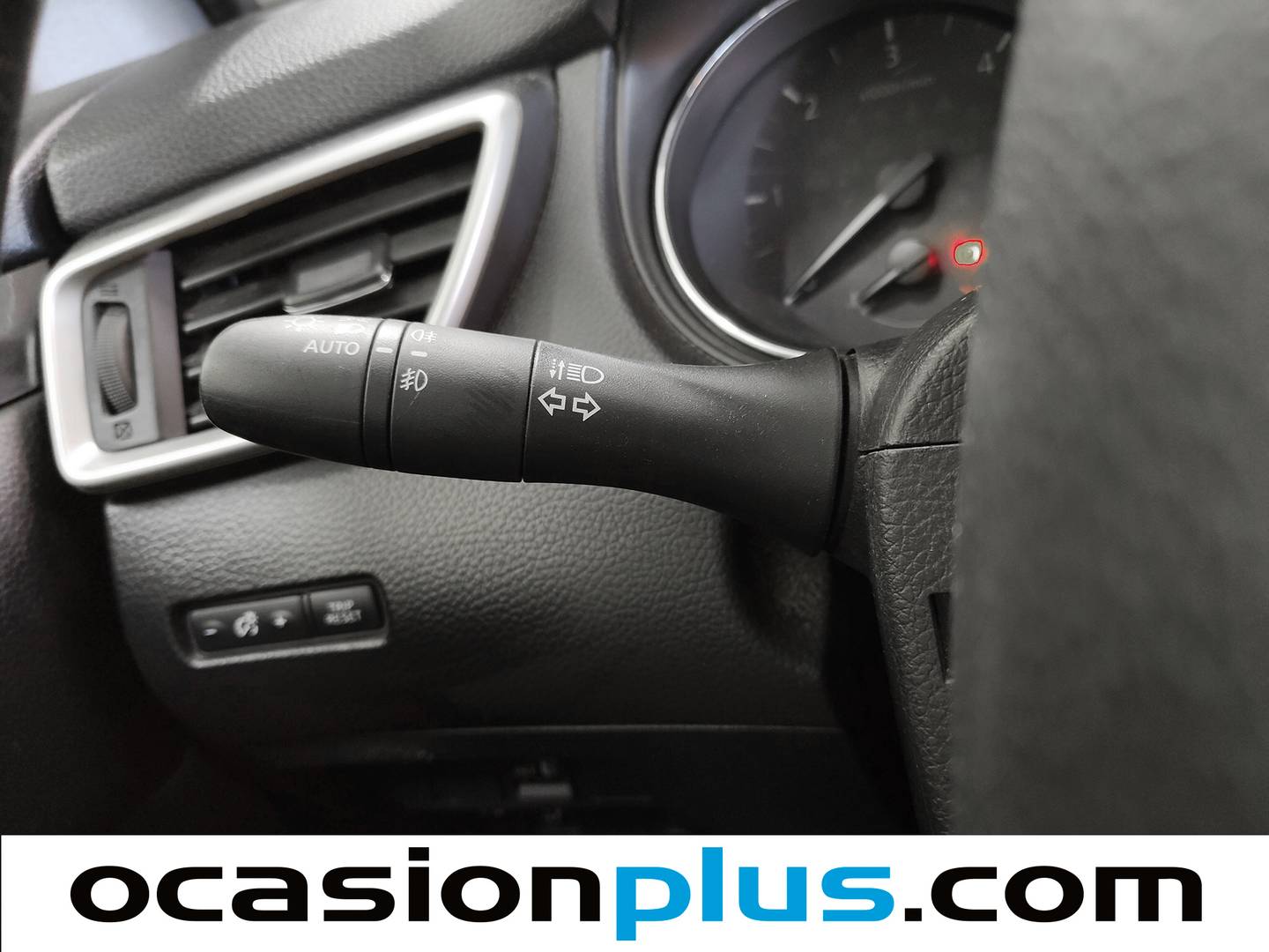 Extras y acabados del Nissan QASHQAI Nissan Qashqai 1.5 dCi S&S Acenta 4x2 (110 CV)
