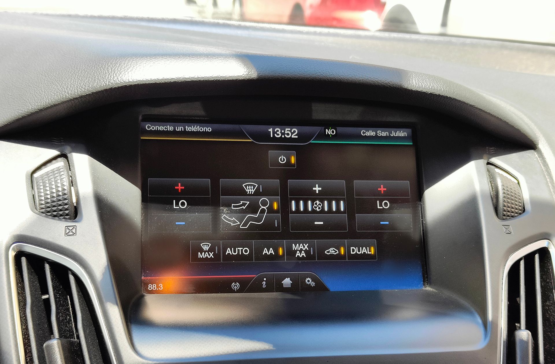Ford Focus 1.0 EcoBoost Business - foto 32
