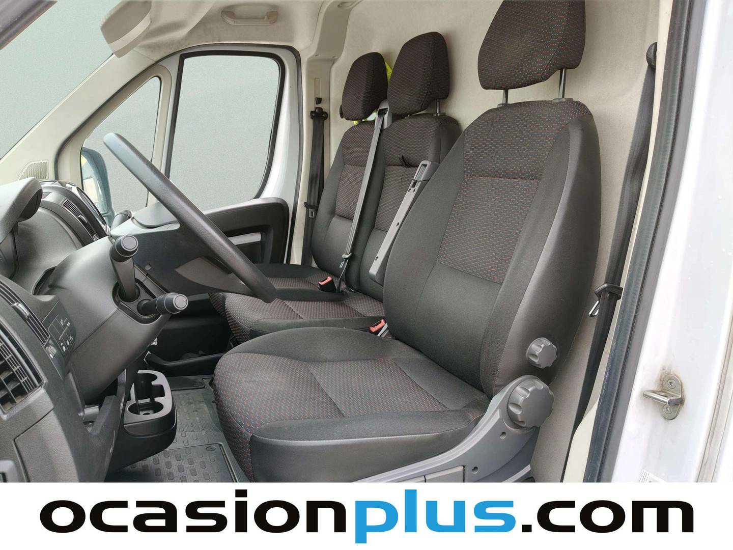 Foto asientos delanteros Peugeot Boxer Peugeot Boxer Furgon BlueHDi 140 S&S 335 L3H2 (140 CV)