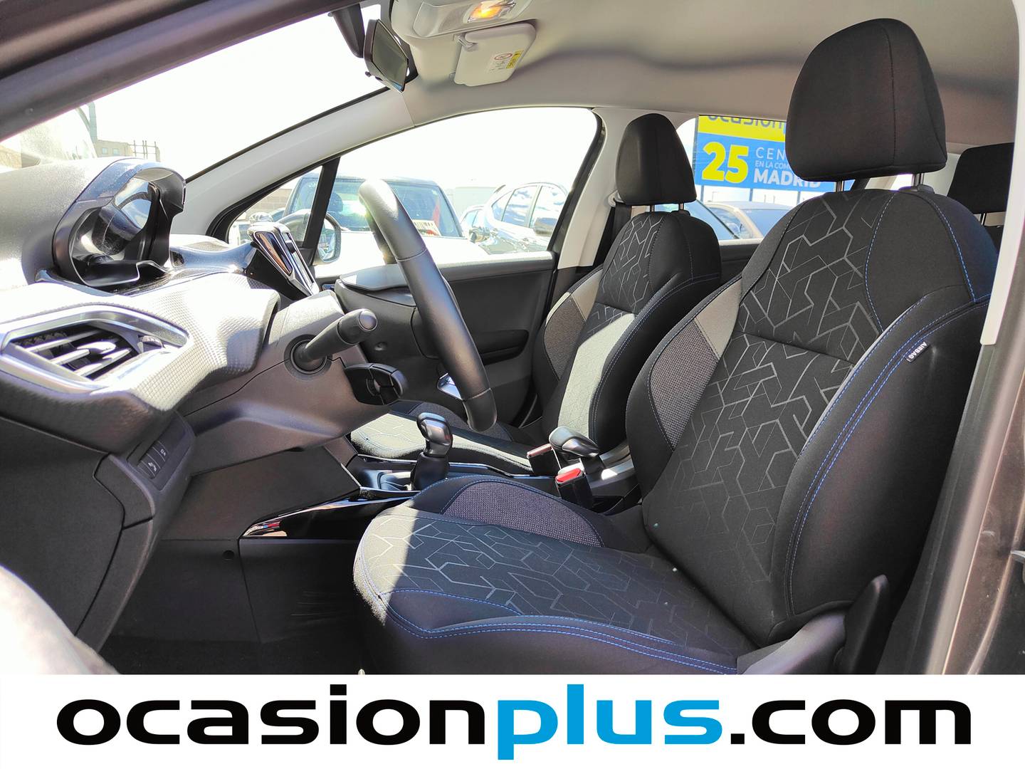 Foto asientos delanteros Peugeot 2008 Peugeot 2008 BlueHDi 100 Signature (100 CV)