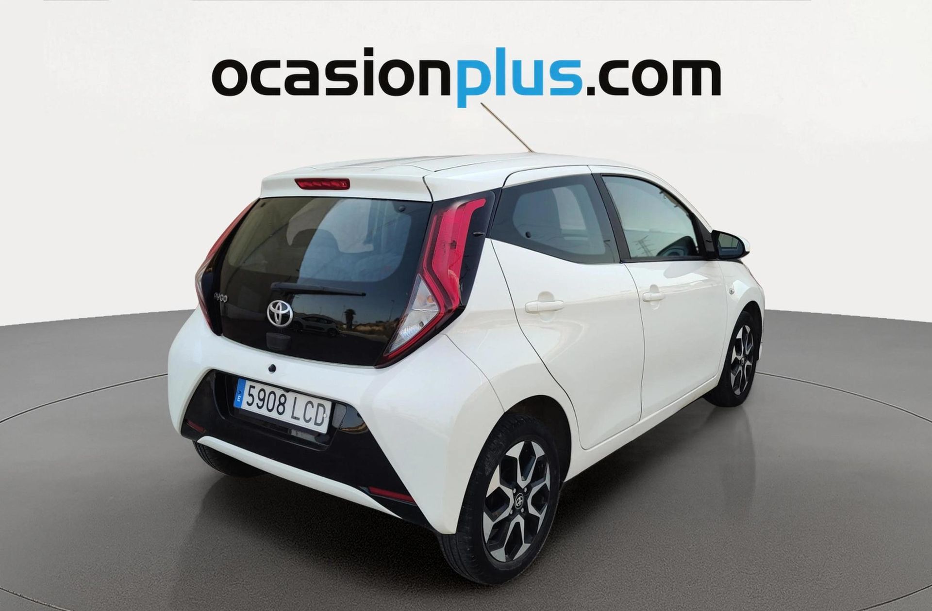 Toyota Aygo 1.0 70 x-play - foto 4