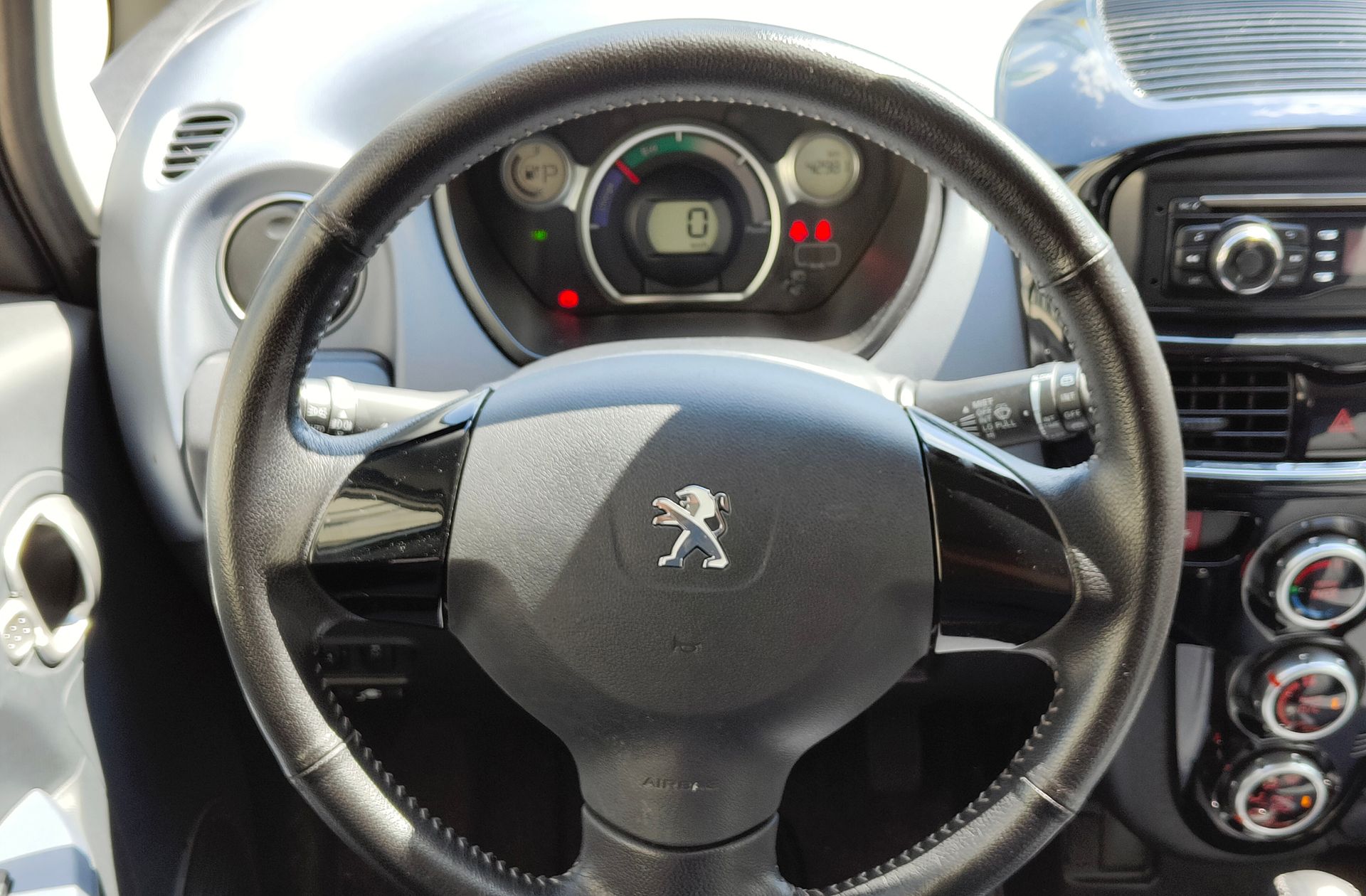 Peugeot iOn - foto 16