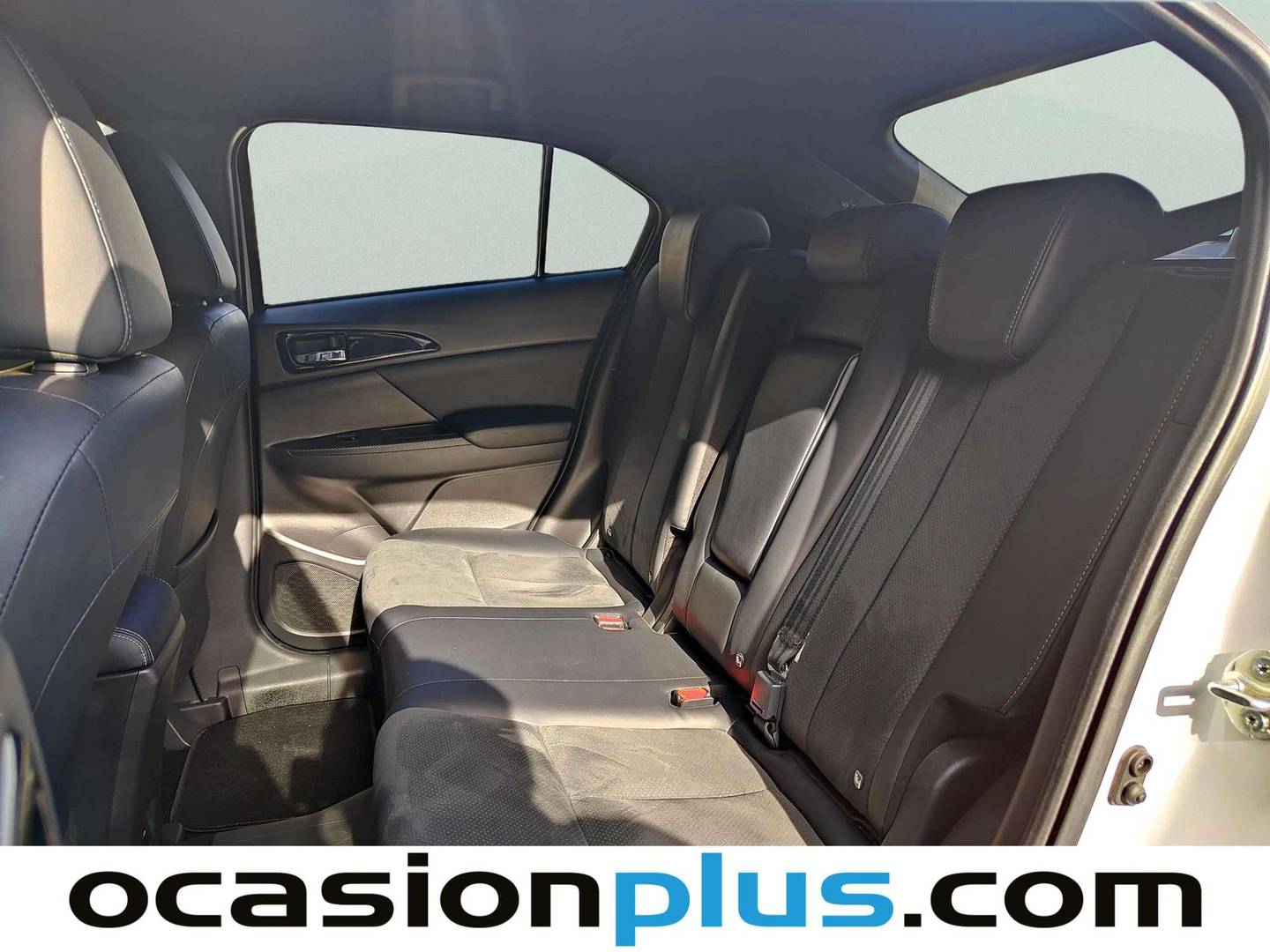 Foto asientos traseros Mitsubishi Eclipse Cross Mitsubishi Eclipse Cross 2.4 PHEV Kaiteki 4WD Auto  (188 CV)