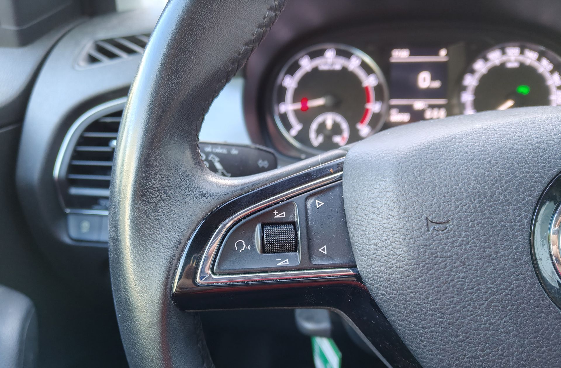 Škoda Fabia 1.0 TSI Like DSG - foto 22