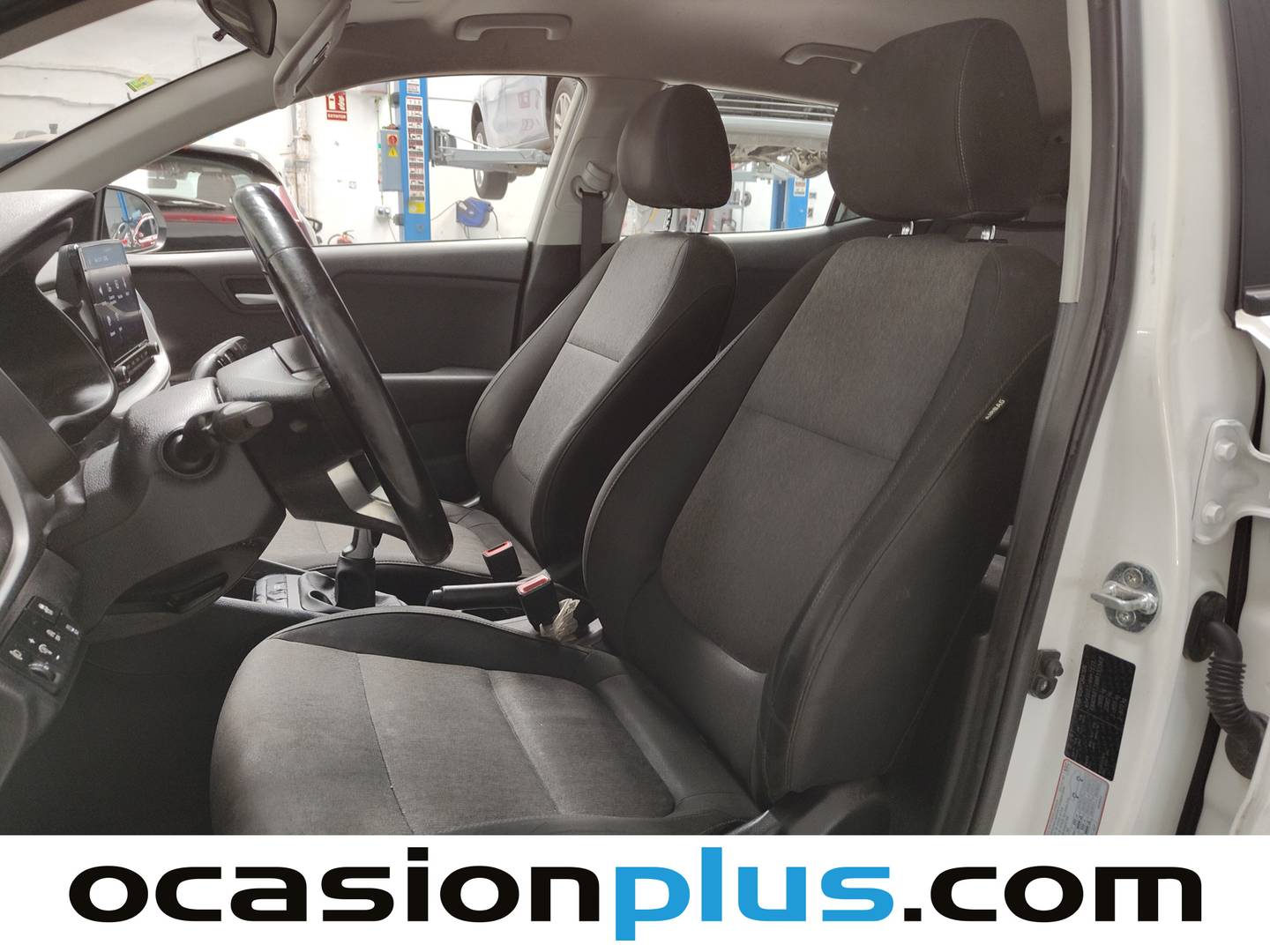 Foto asientos delanteros KIA Stonic KIA Stonic 1.0 T-GDi MHEV iMT Concept (100 CV)