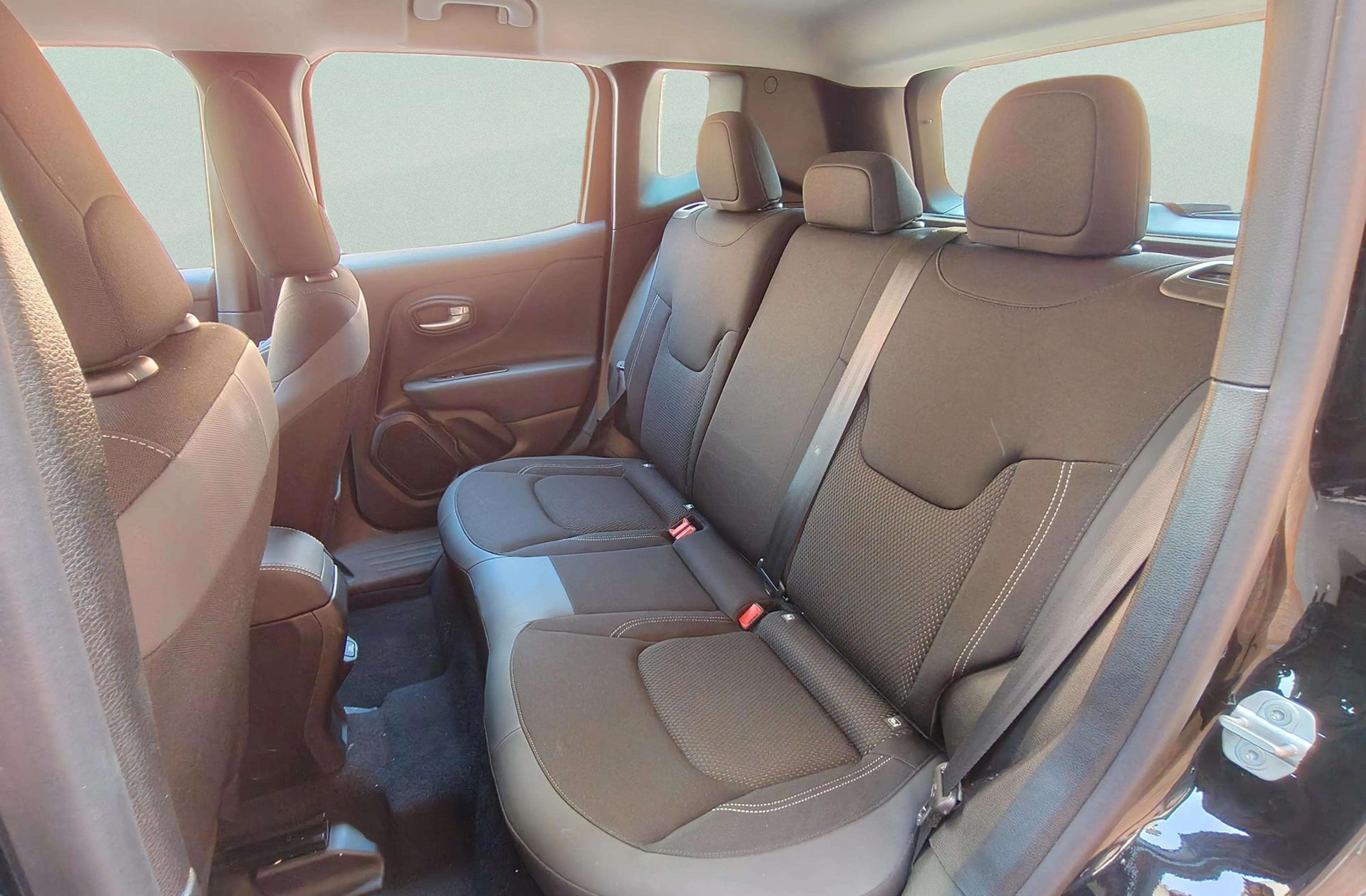 Jeep Renegade eHybrid 1.5 Altitude DCT - foto 12
