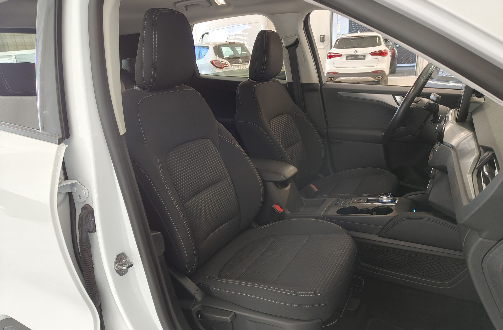 Ford Kuga 2.0 EcoBlue Titanium 4x4 - foto 22