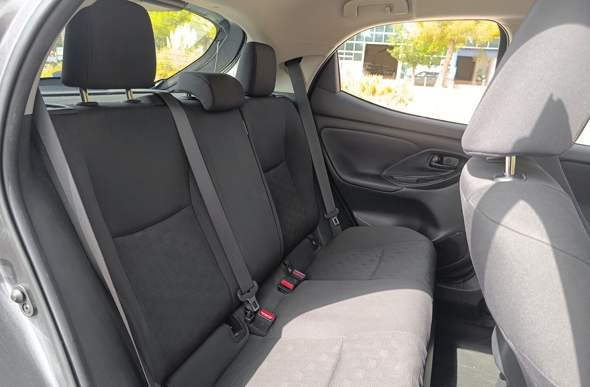 Toyota Yaris 120H Active Plus - foto 17
