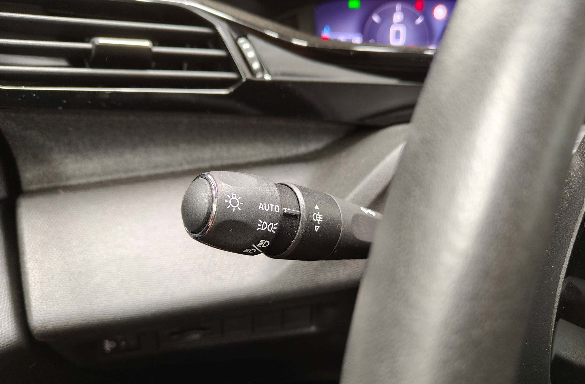 Peugeot 408 Allure Hybrid 145 eDCS6 - foto 26