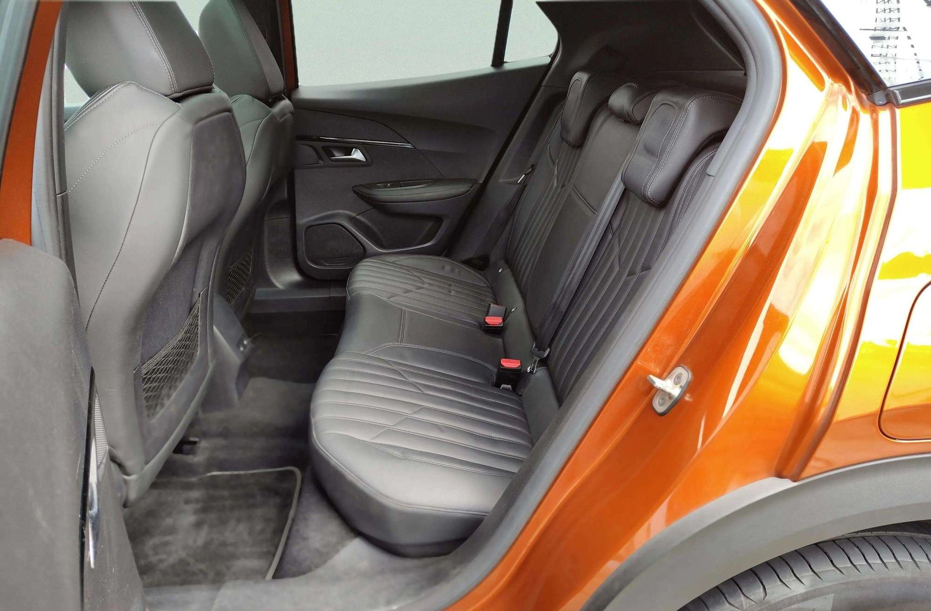 Peugeot 2008 PureTech 130 GT Line EAT8 - foto 19
