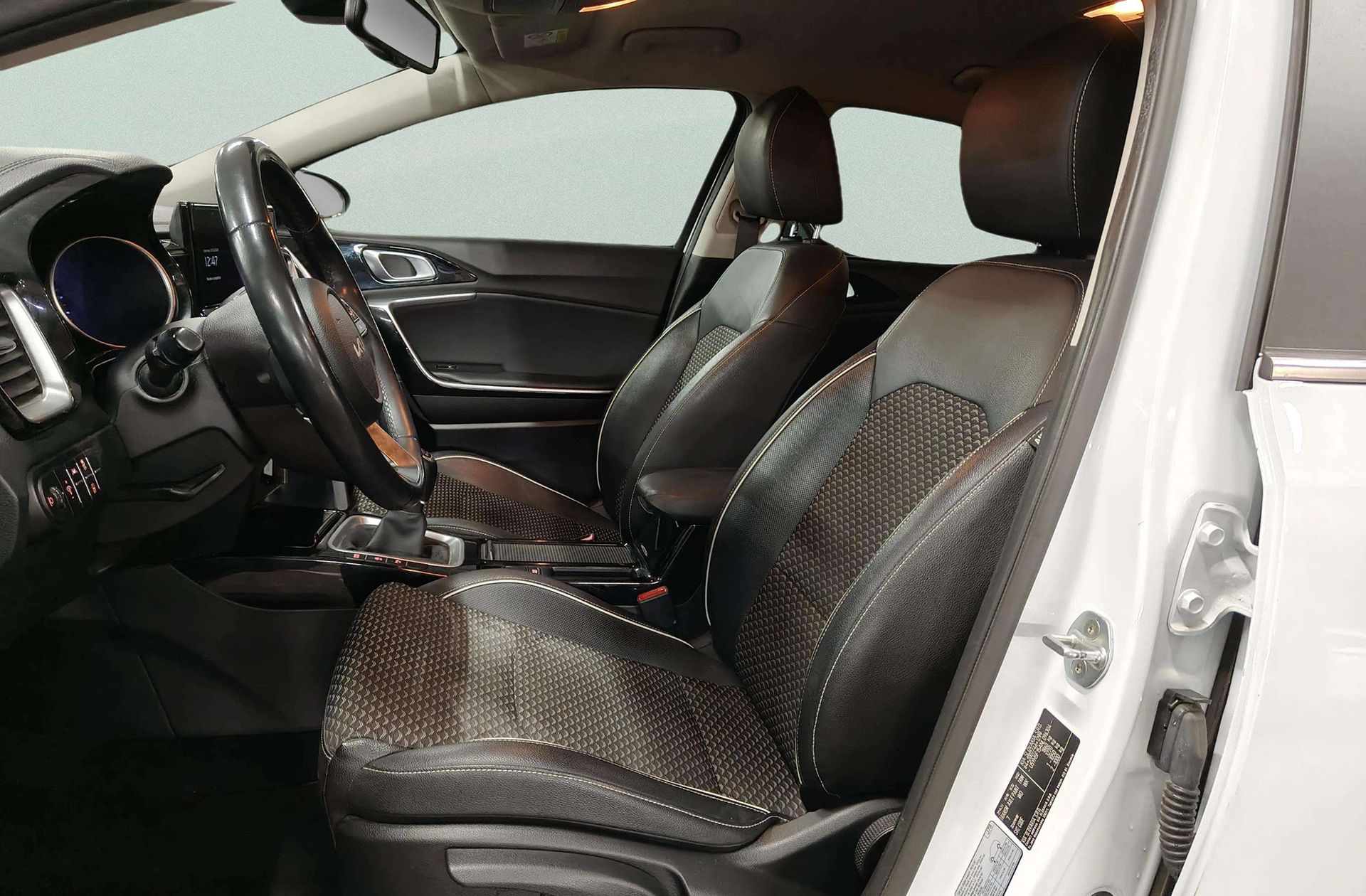 Kia XCeed 1.5 MHEV iMT Tech - foto 12
