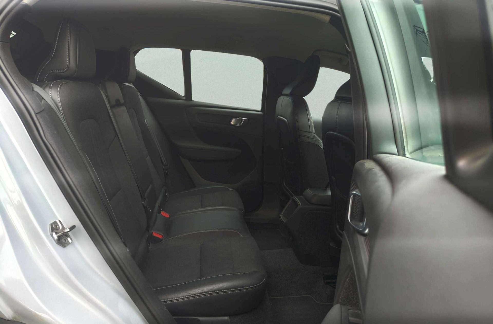 Volvo XC40 D4 Business Plus AWD - foto 19