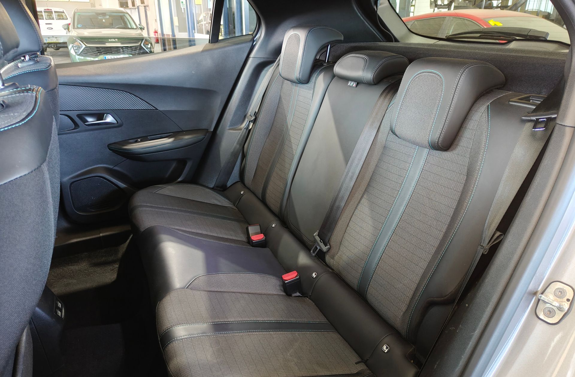 Peugeot 2008 PureTech 100 Allure Pack - foto 10