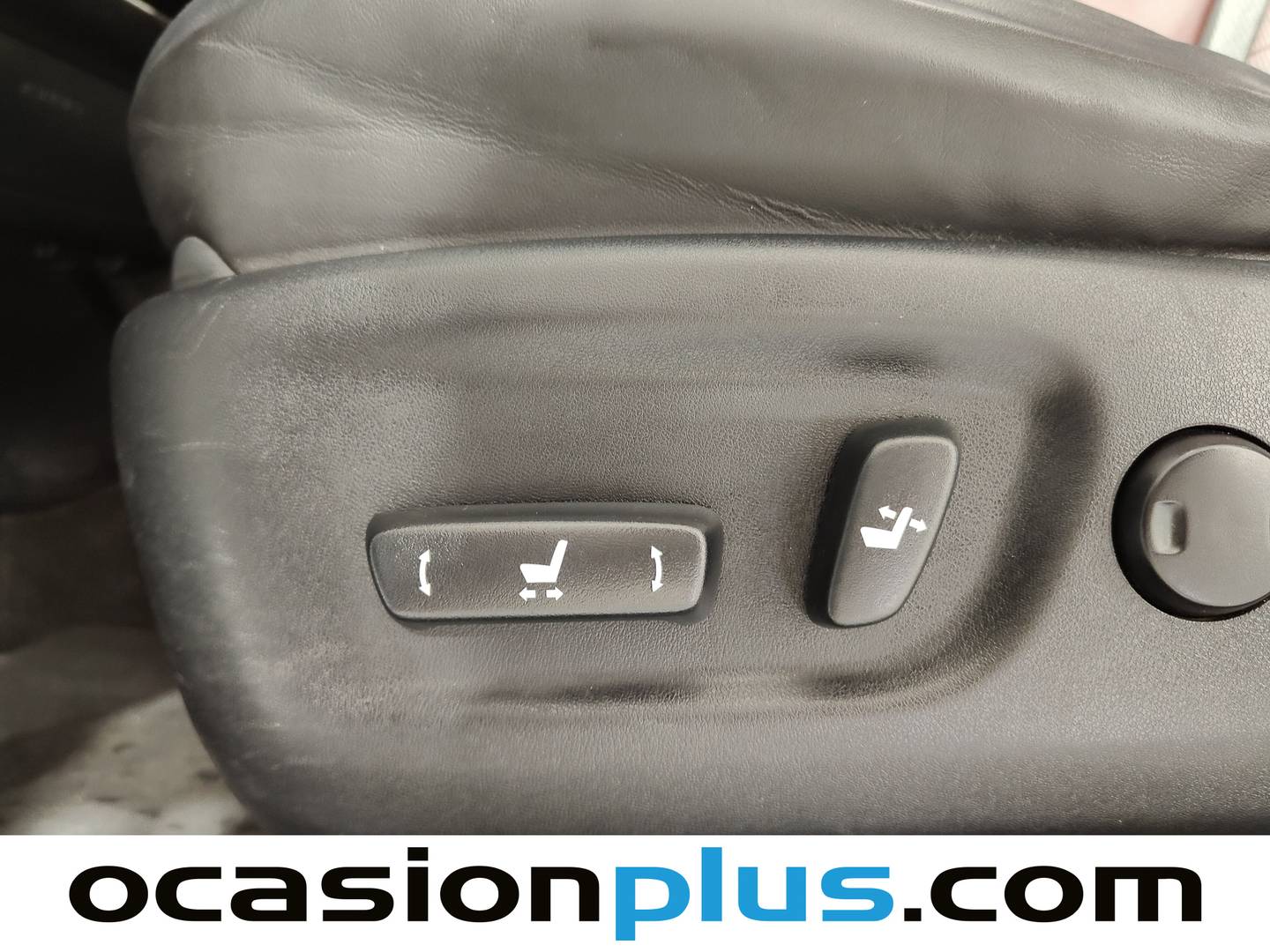 Extras y acabados del Lexus NX Lexus NX 300h F Sport 4WD + Navibox (197 CV)