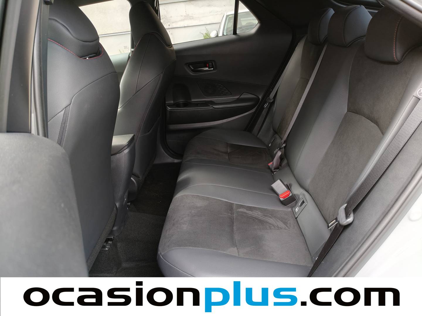 Foto asientos traseros Toyota C-HR Toyota C-HR 200H GR Sport (196 CV)