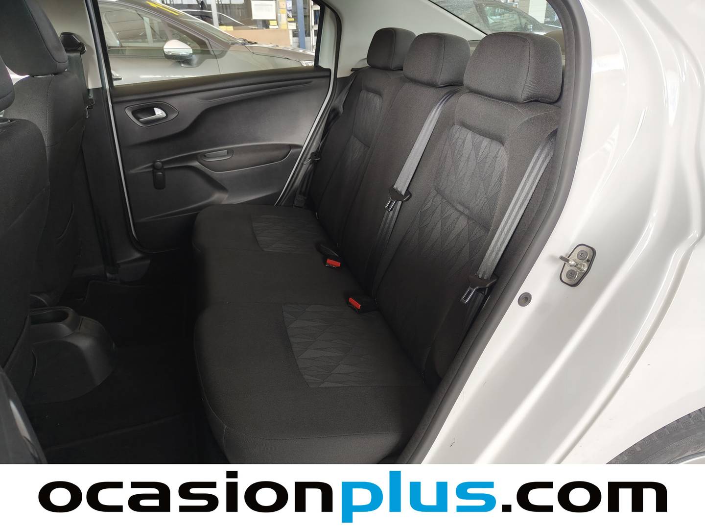 Foto Citroën C-Elysée Citroen C-Elysee PureTech 82 Feel (82 CV)