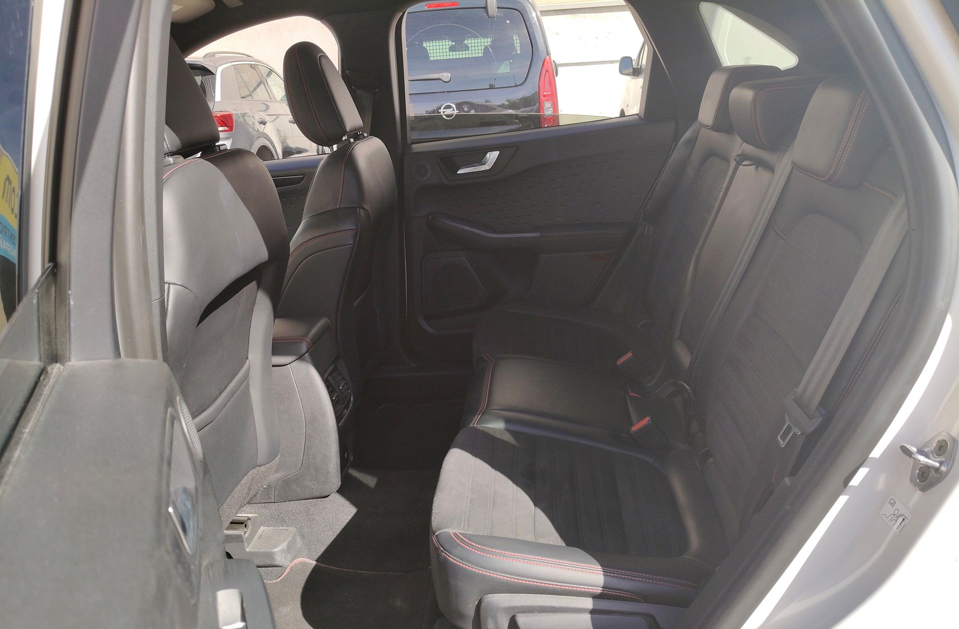 Ford Kuga 2.0 EcoBlue ST-Line X 4x4 - foto 12