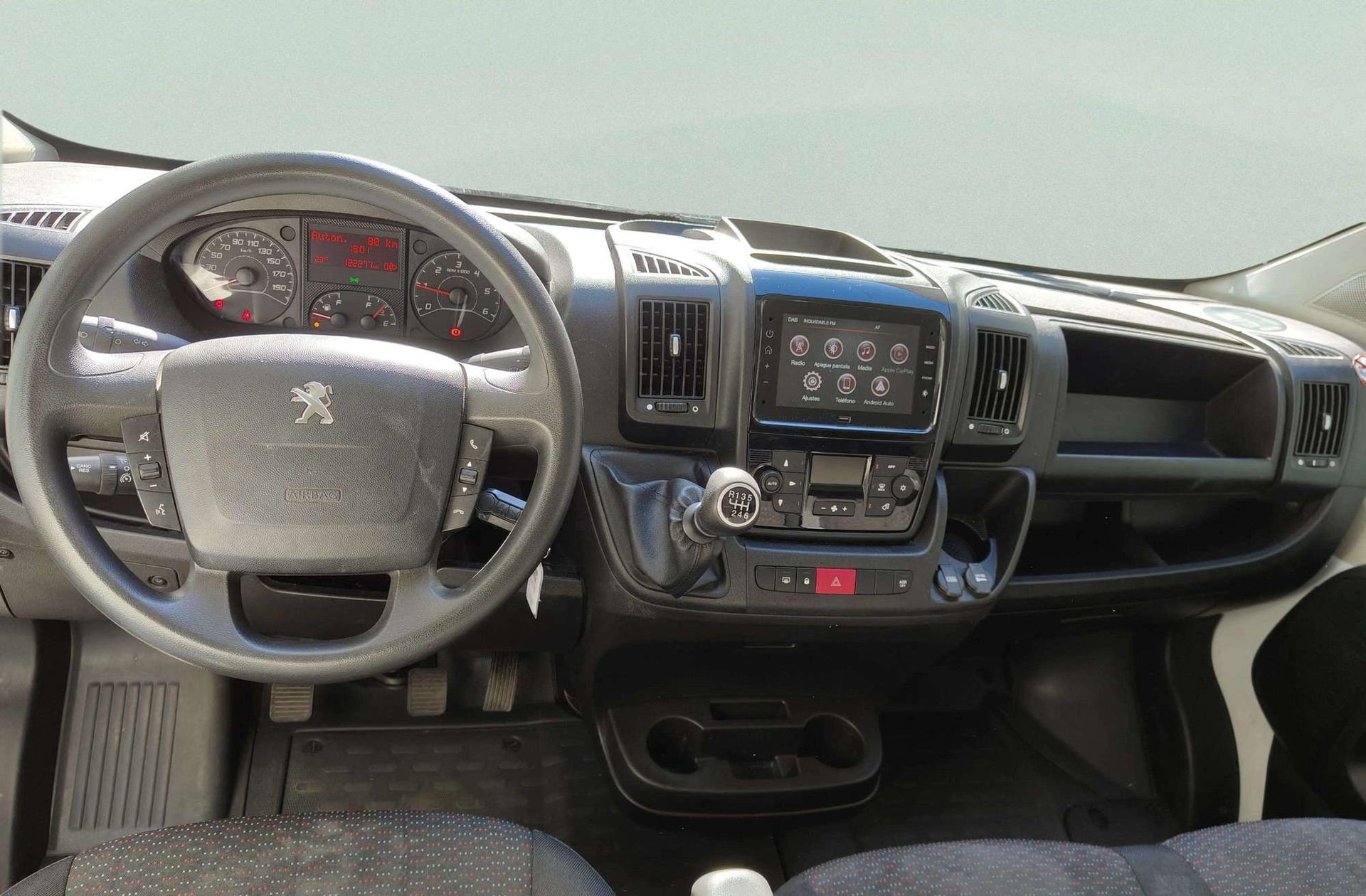 Peugeot Boxer Furgon BlueHDi 140 335 L3H2 - foto 18