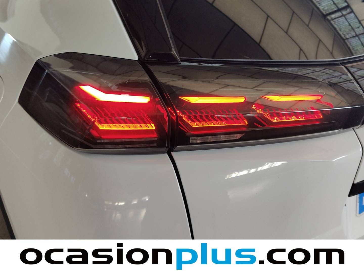 Foto Peugeot 2008 Peugeot 2008 Allure Hybrid eDCS6 (145 CV)