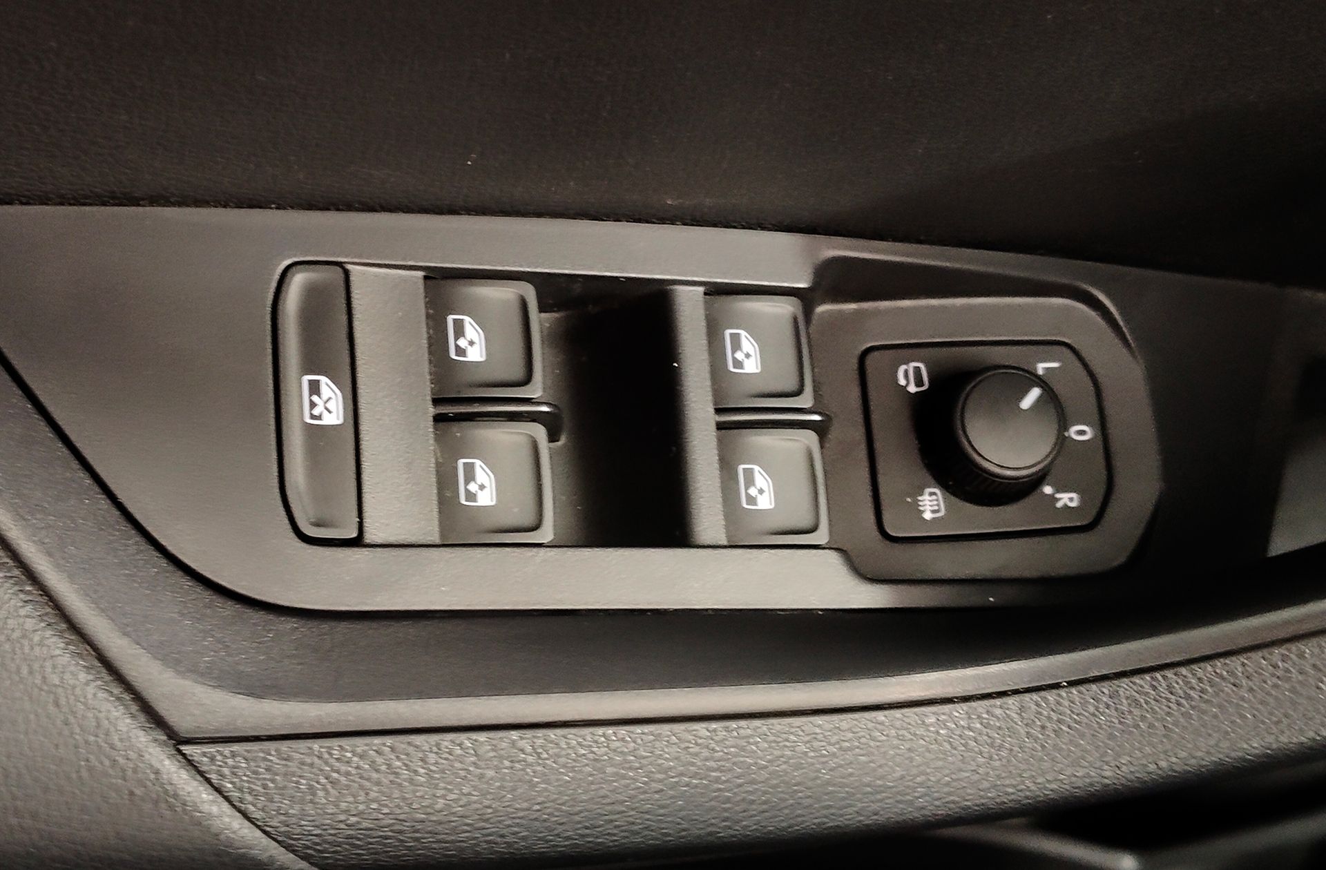 Škoda Karoq 2.0 TDI Selection - foto 36