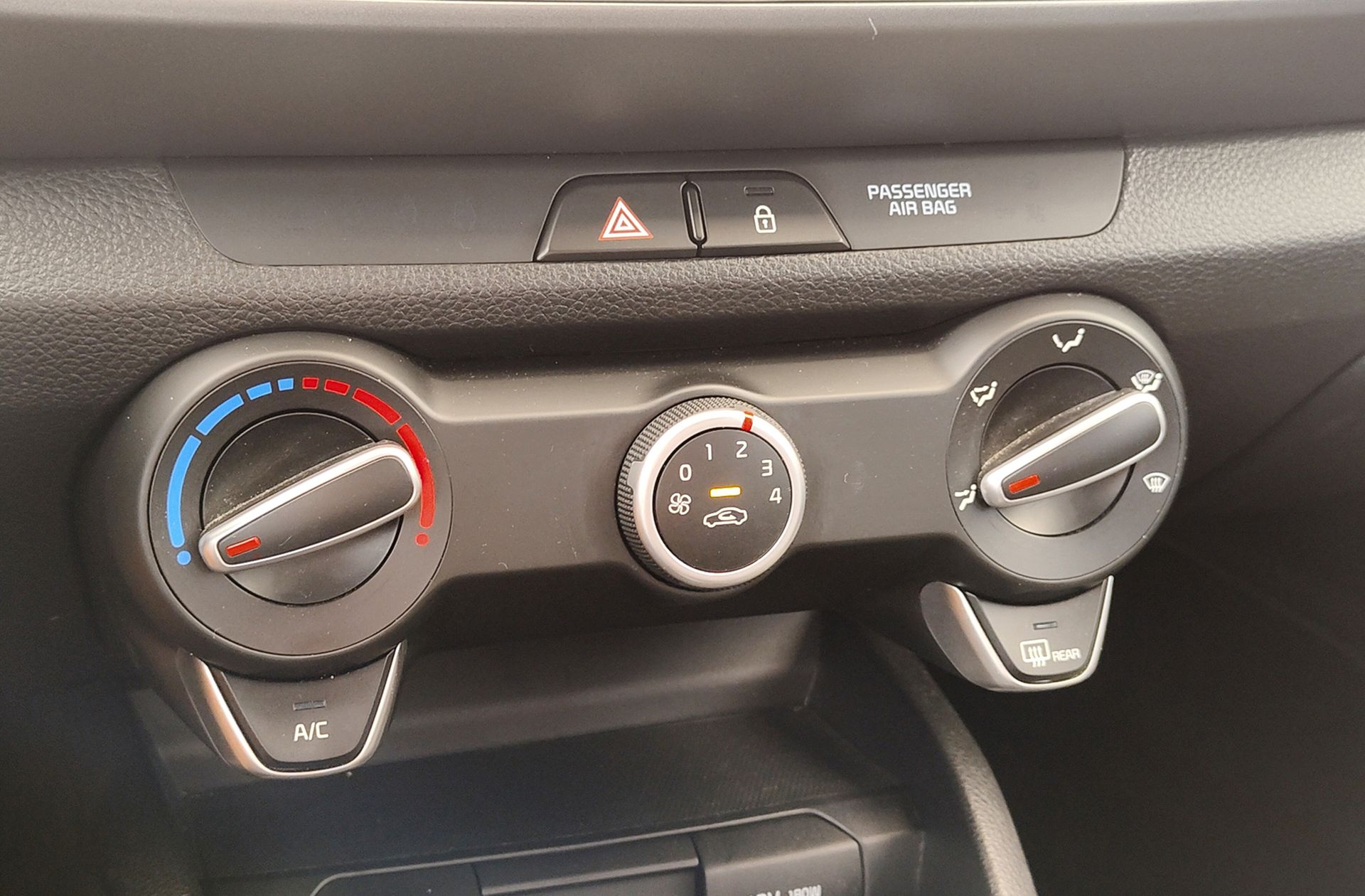 Kia Stonic 1.0 T-GDi MHEV Concept - foto 28