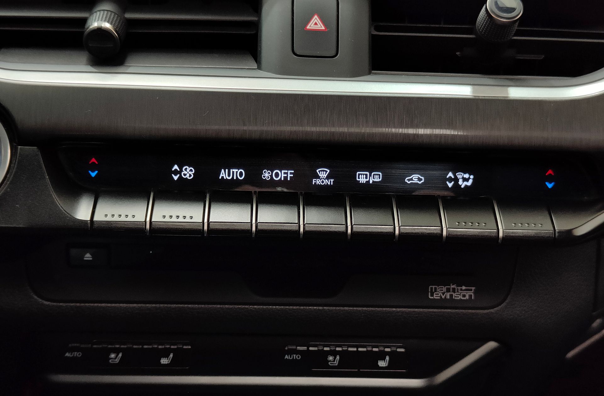 Lexus UX 250h Luxury - foto 38