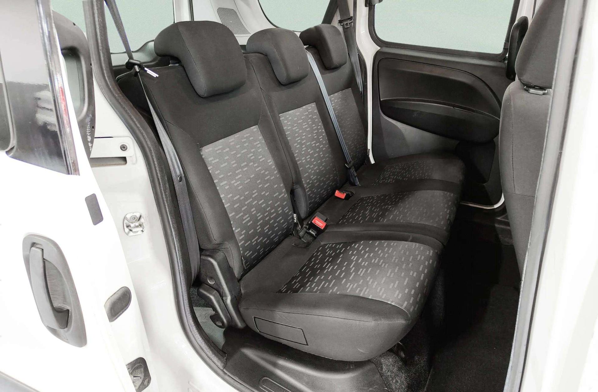 Opel Combo 1.3 CDTI Expression L1H1 - foto 17