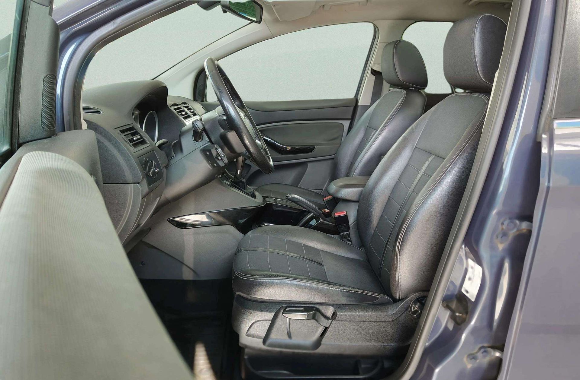 Ford Kuga 2.0 TDCi Titanium 4x4 Powershift - foto 12