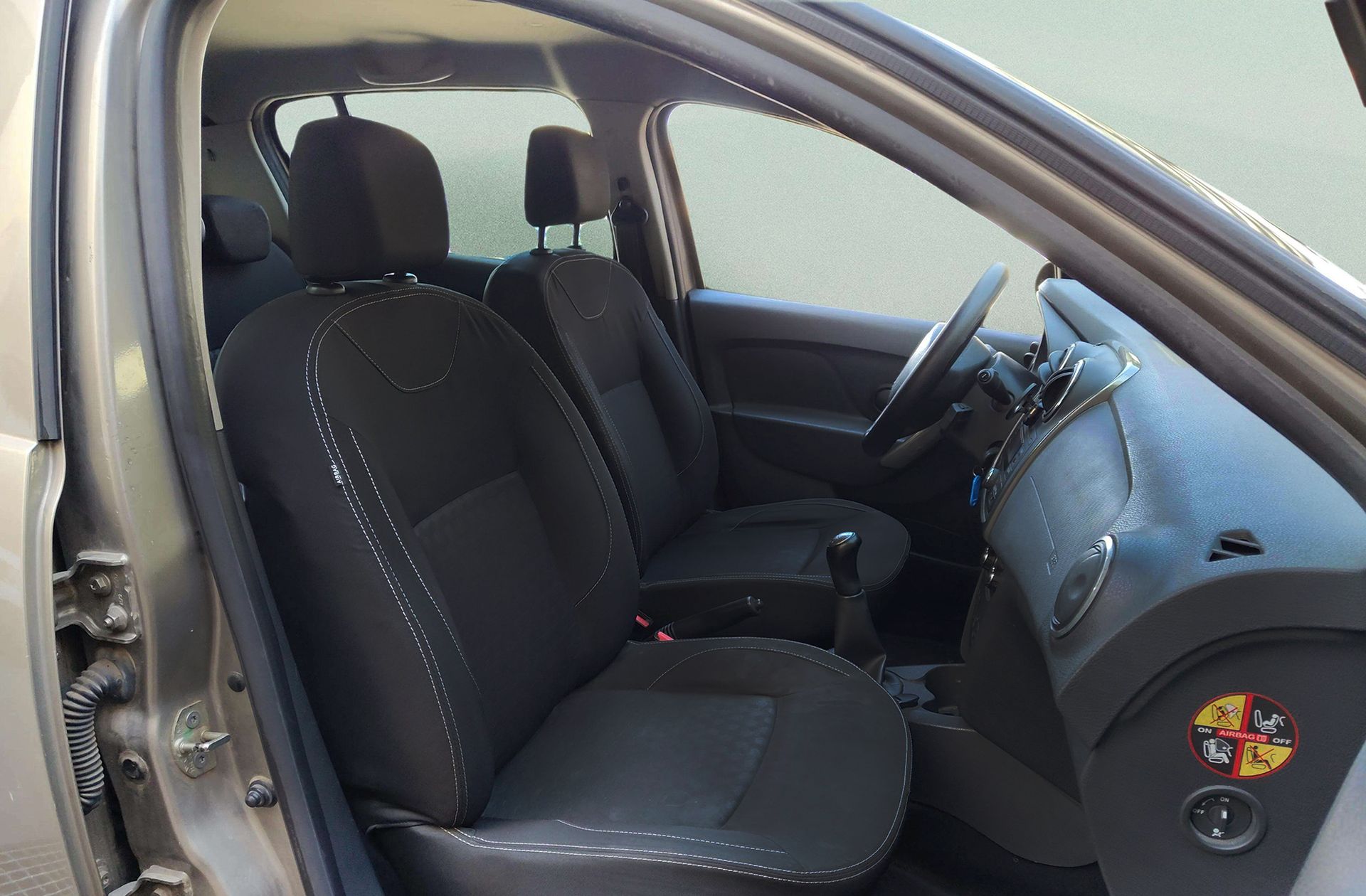 Dacia Sandero Laureate dCi - foto 14