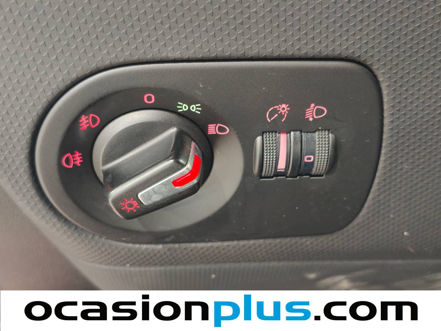 Extras y acabados del Seat León Seat León 1.2 TSI Reference Copa (105 CV)