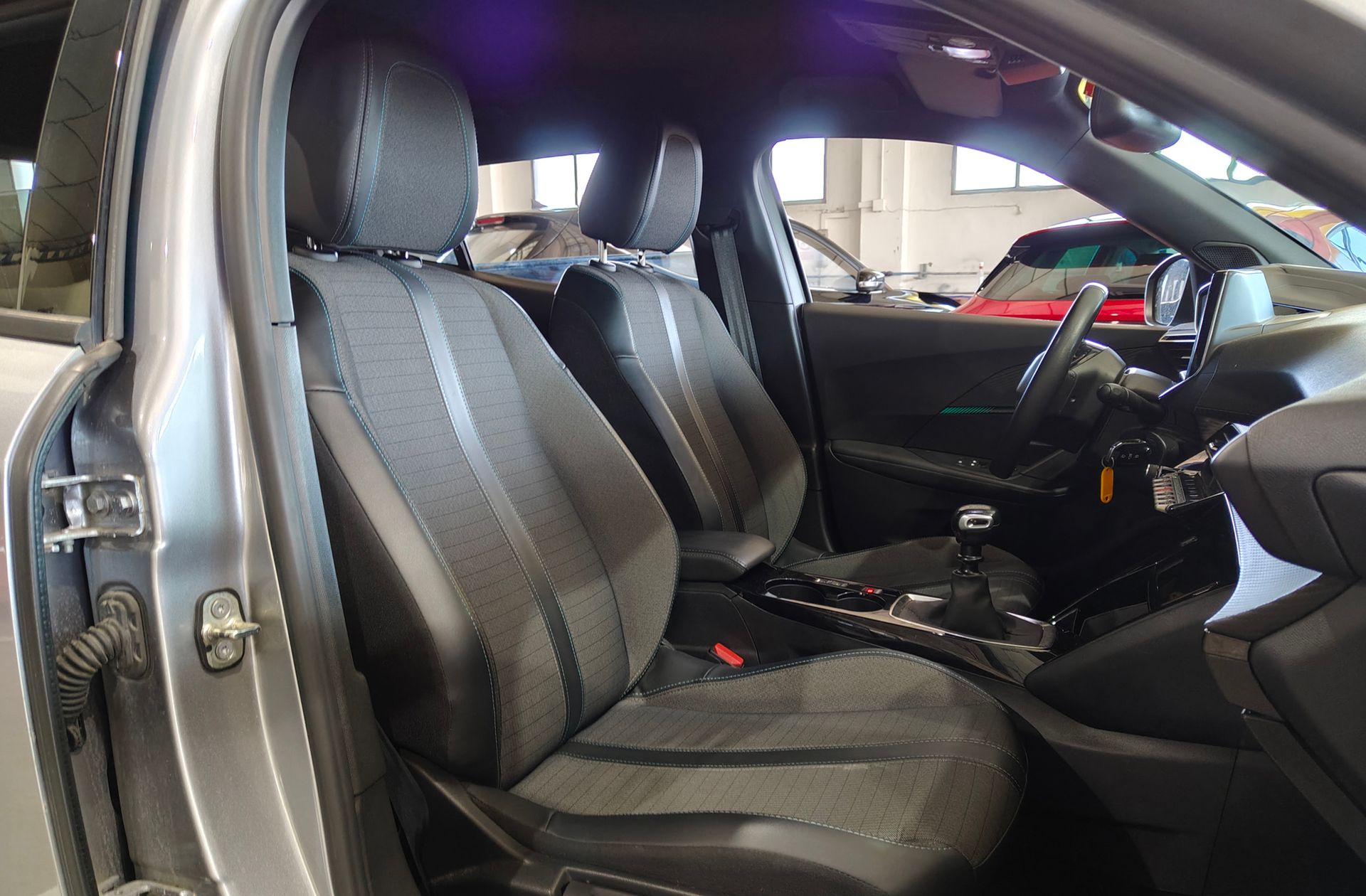Peugeot 2008 PureTech 100 Allure Pack - foto 17