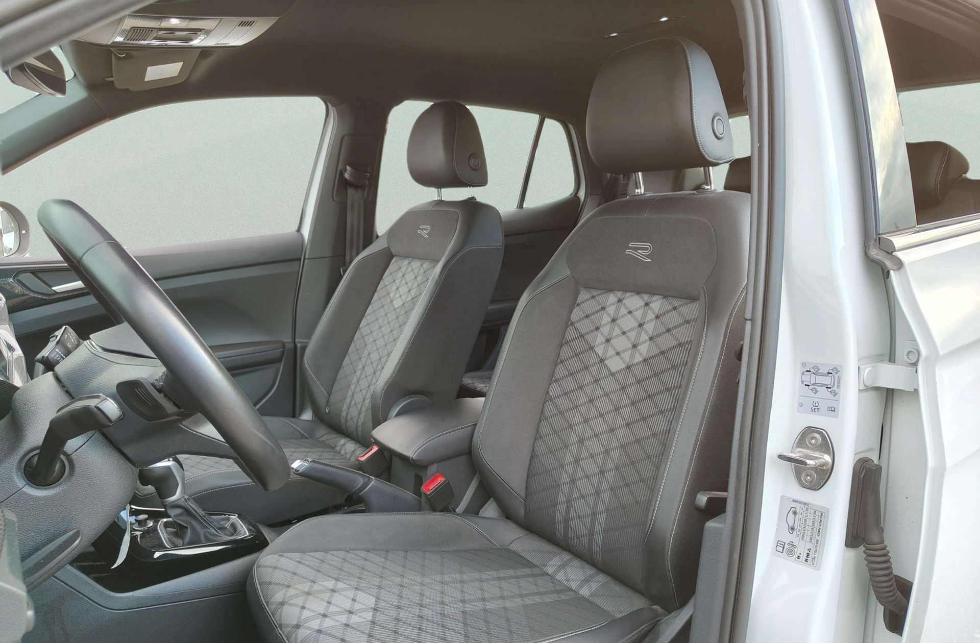 Volkswagen T-Cross R-Line 1.0 TSI DSG - foto 13