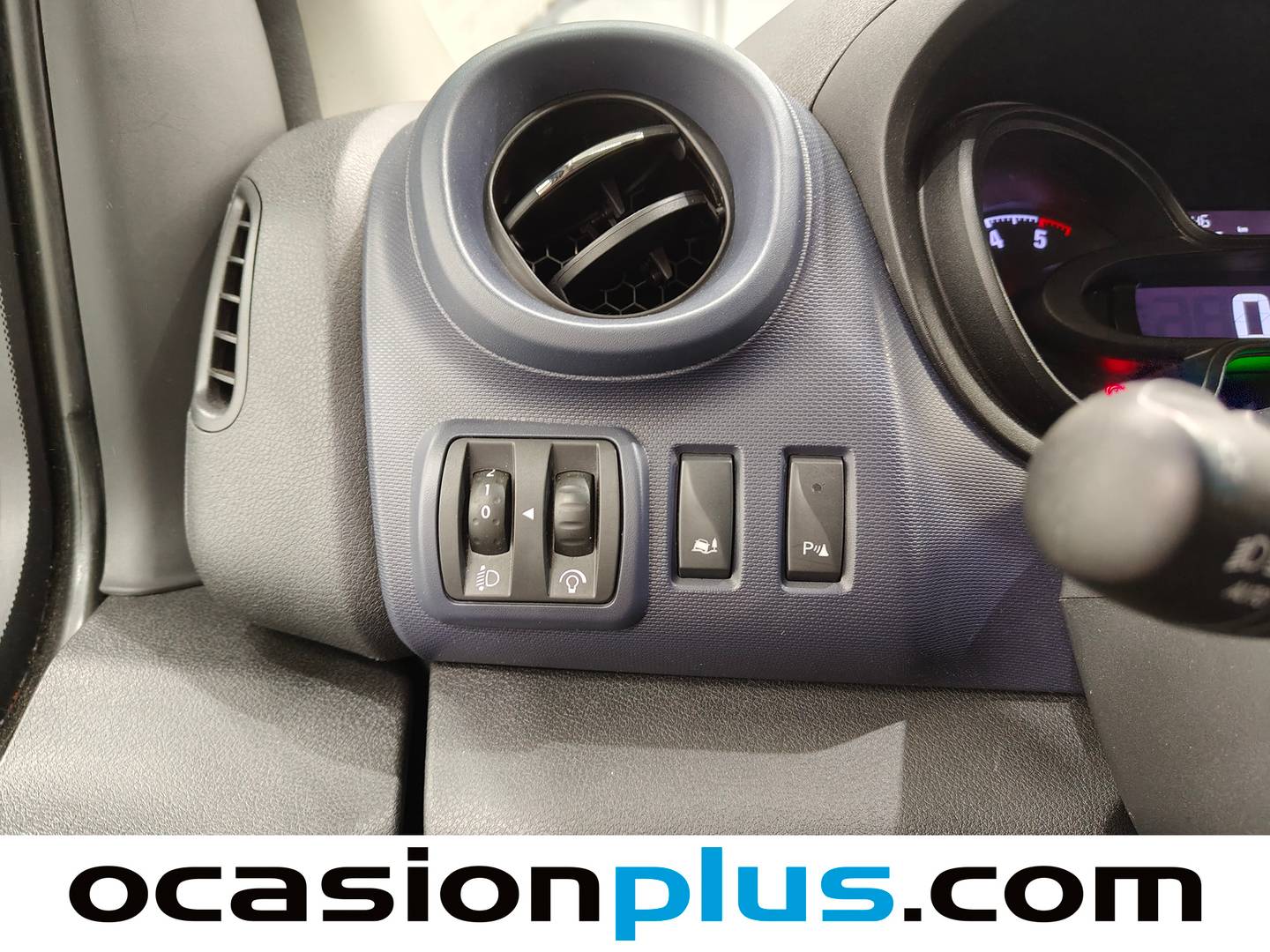 Equipamiento del Opel Vivaro Opel Vivaro Combi 1.6 CDTI S&S 29t L1 (120 CV) 9 Plazas