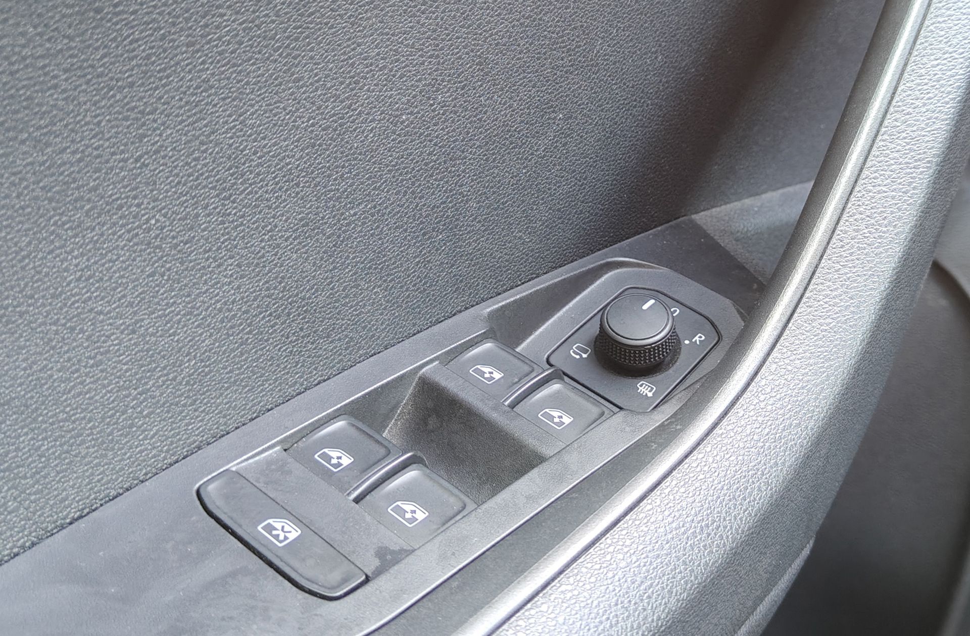 Škoda Karoq 2.0 TDI Selection - foto 34
