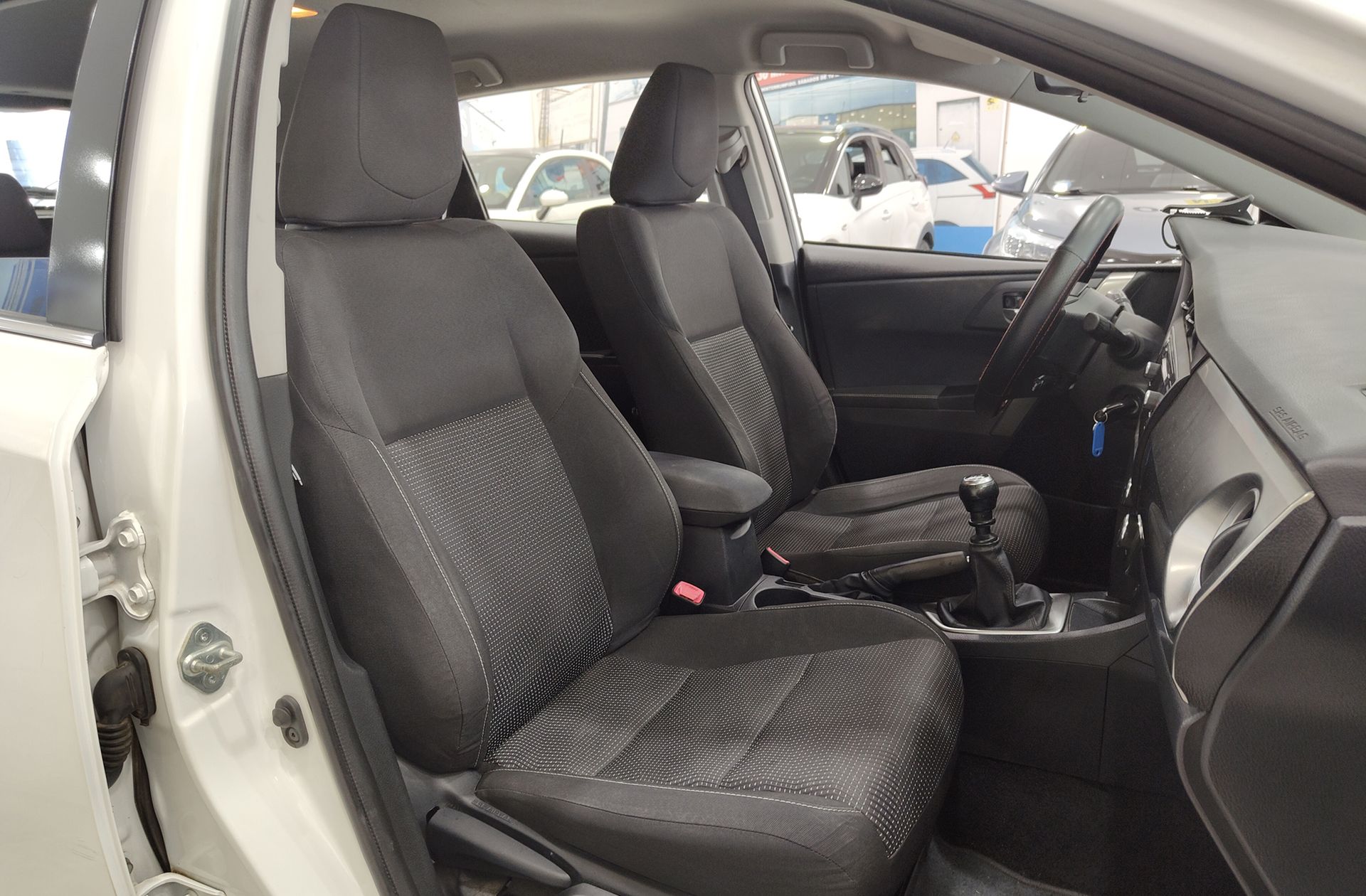 Toyota Auris 130 Active - foto 13