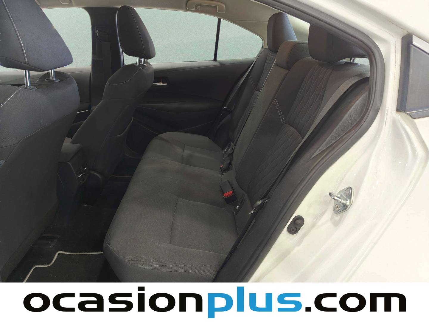 Foto asientos traseros Toyota Corolla Toyota Corolla 1.8 125 Híbrido Active Tech E-CVT Sedán (122 CV)