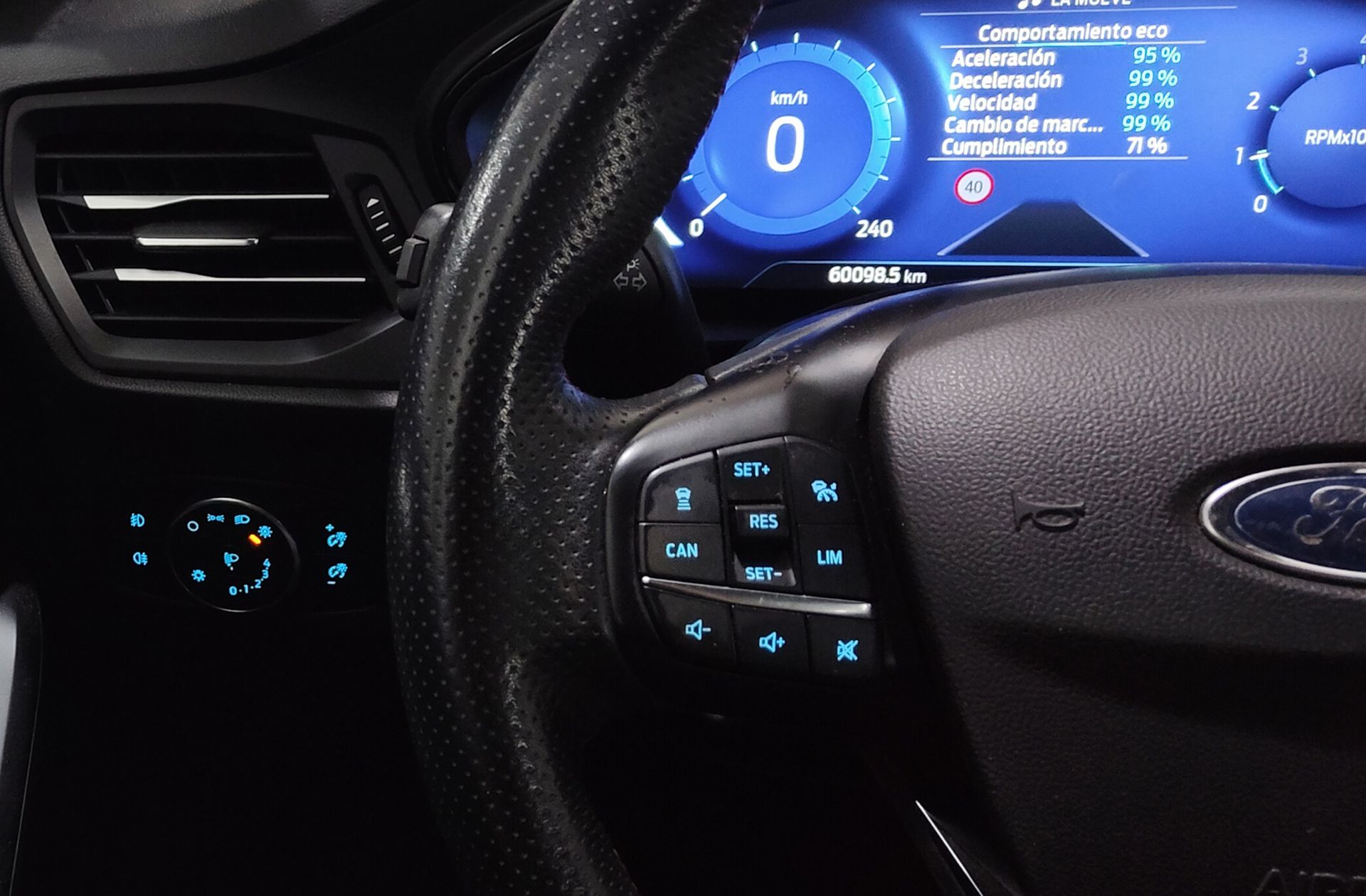 Ford Focus 1.0 EcoBoost MHEV ST-Line - foto 24