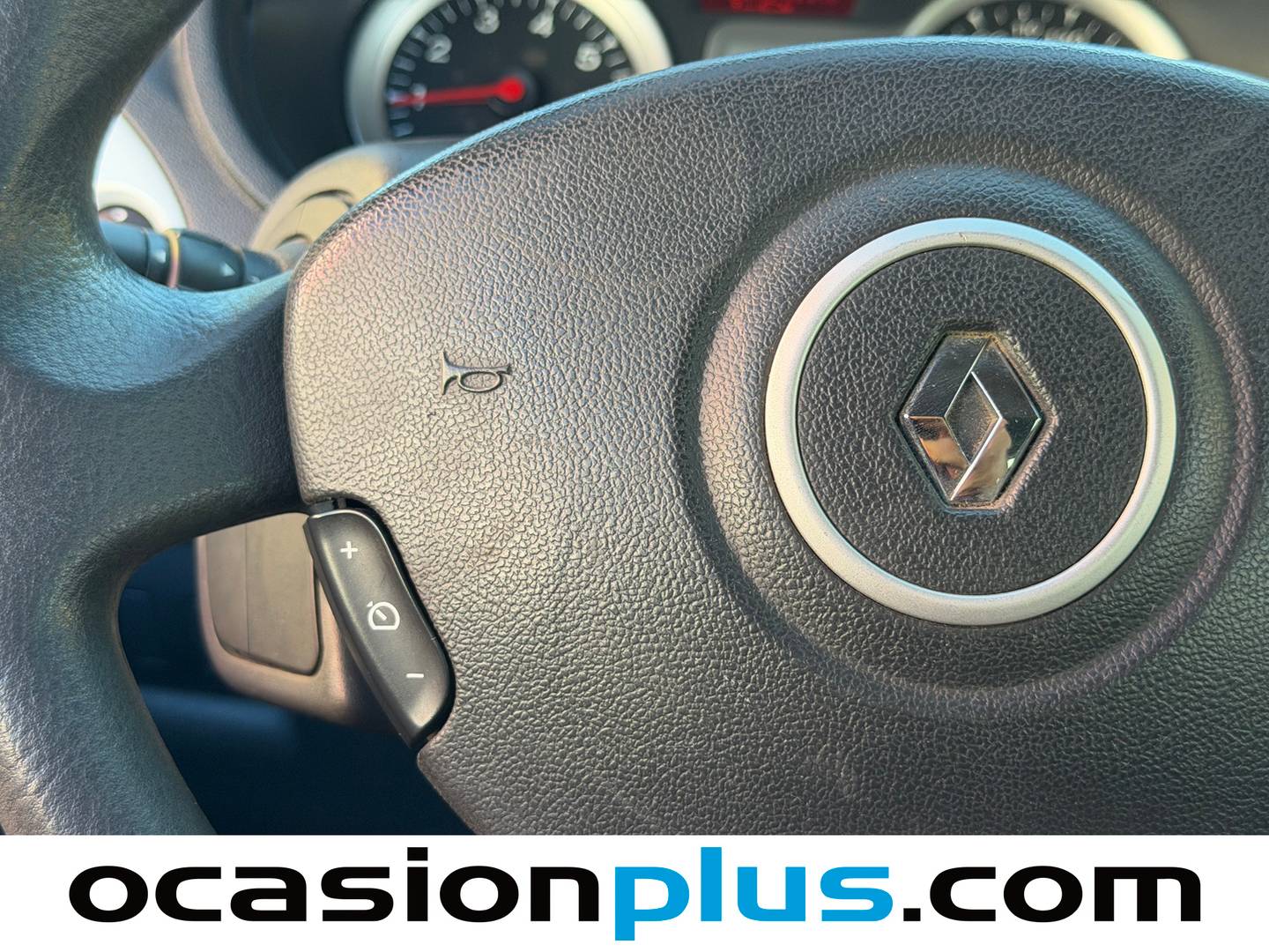 Equipamiento del Renault Clio Renault Clio Yahoo! 1.2 16v (75 CV)