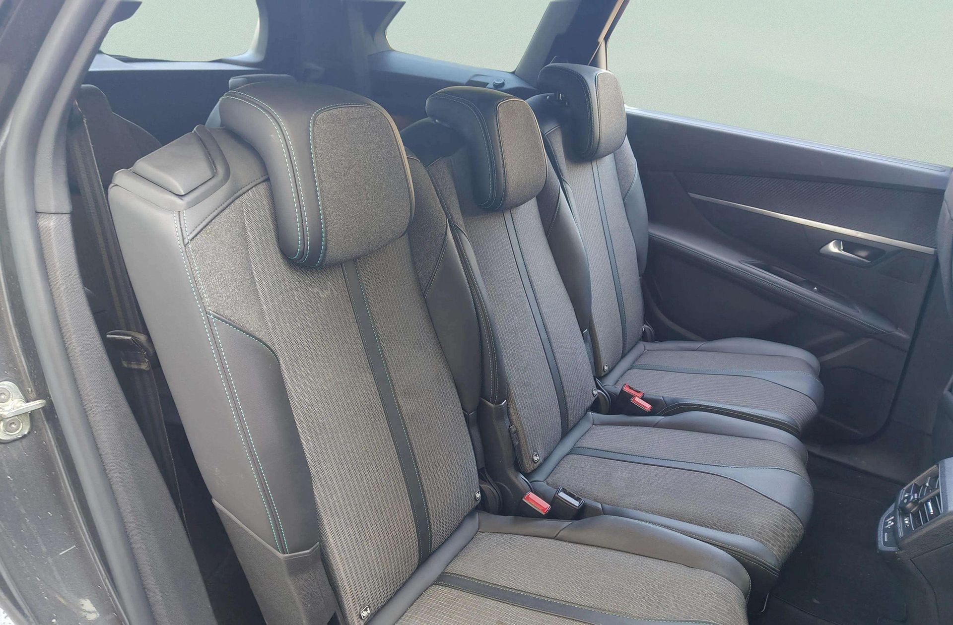 Peugeot 5008 1.2 Allure Pack eDCS6 - foto 19