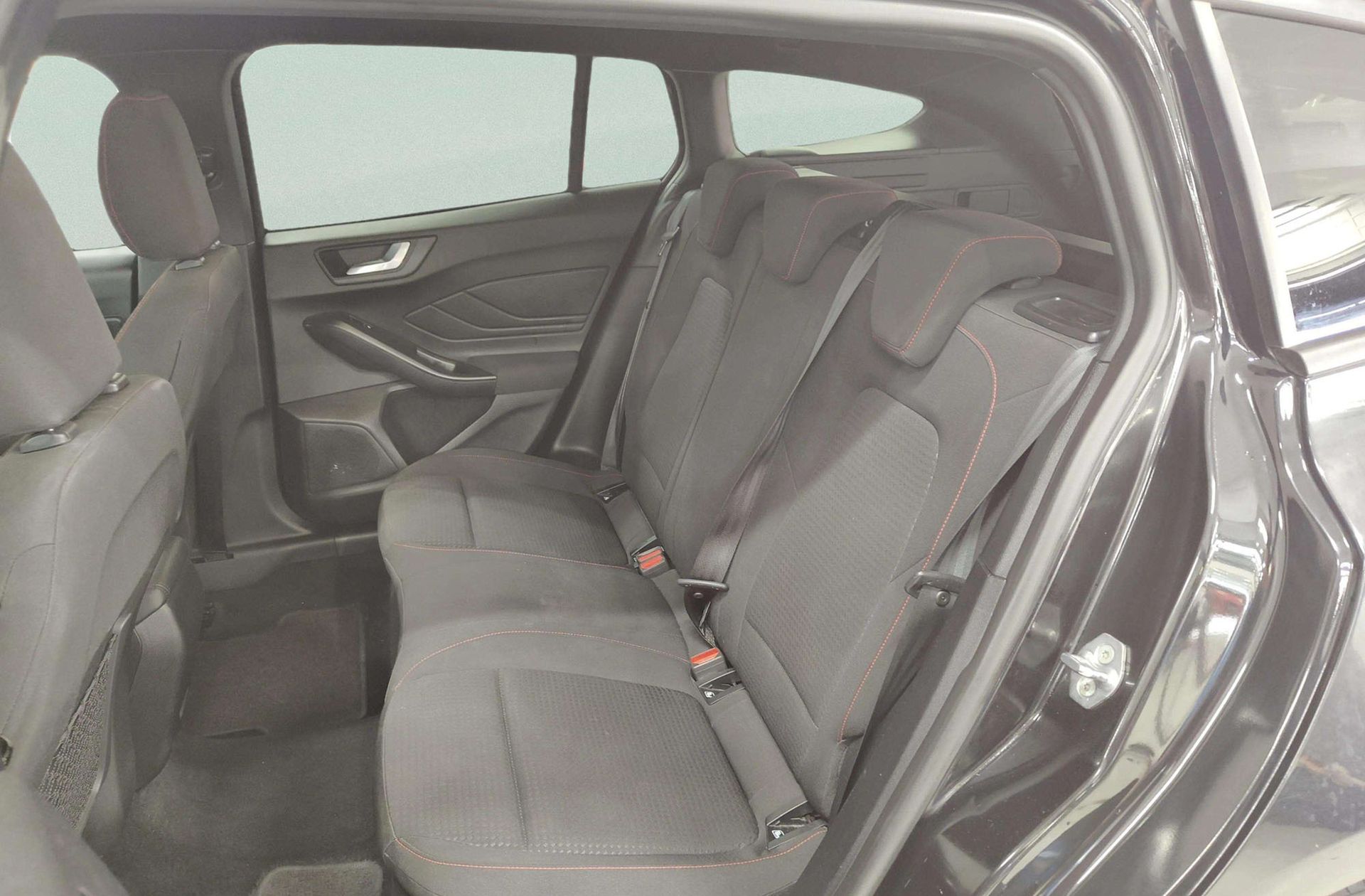 Ford Focus SportBreak 1.0 EcoBoost MHEV ST-Line - foto 13