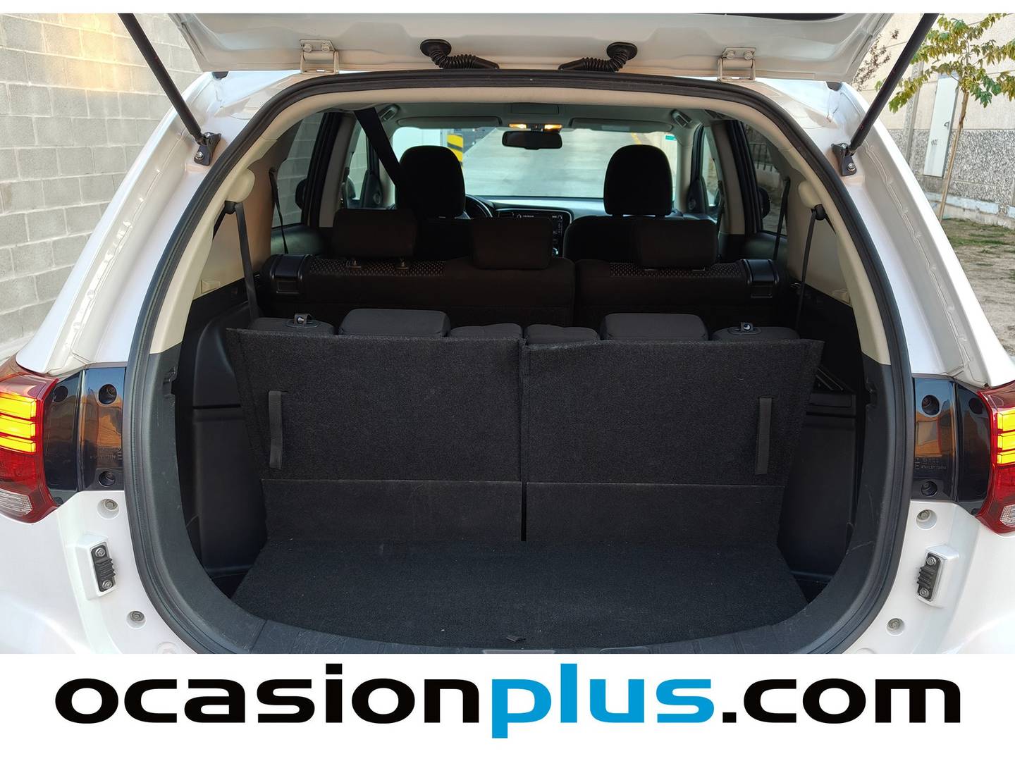 Foto Mitsubishi Outlander Mitsubishi Outlander 220 DI-D Motion 2WD (150 CV) 7 Plazas siete plazas